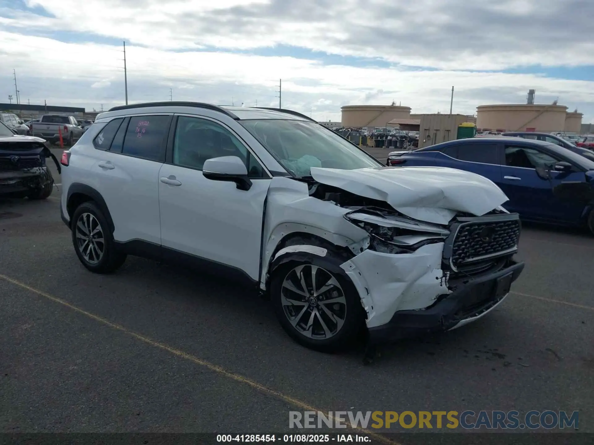 1 Photograph of a damaged car 7MUDAAAG4NV005924 TOYOTA COROLLA CROSS 2022