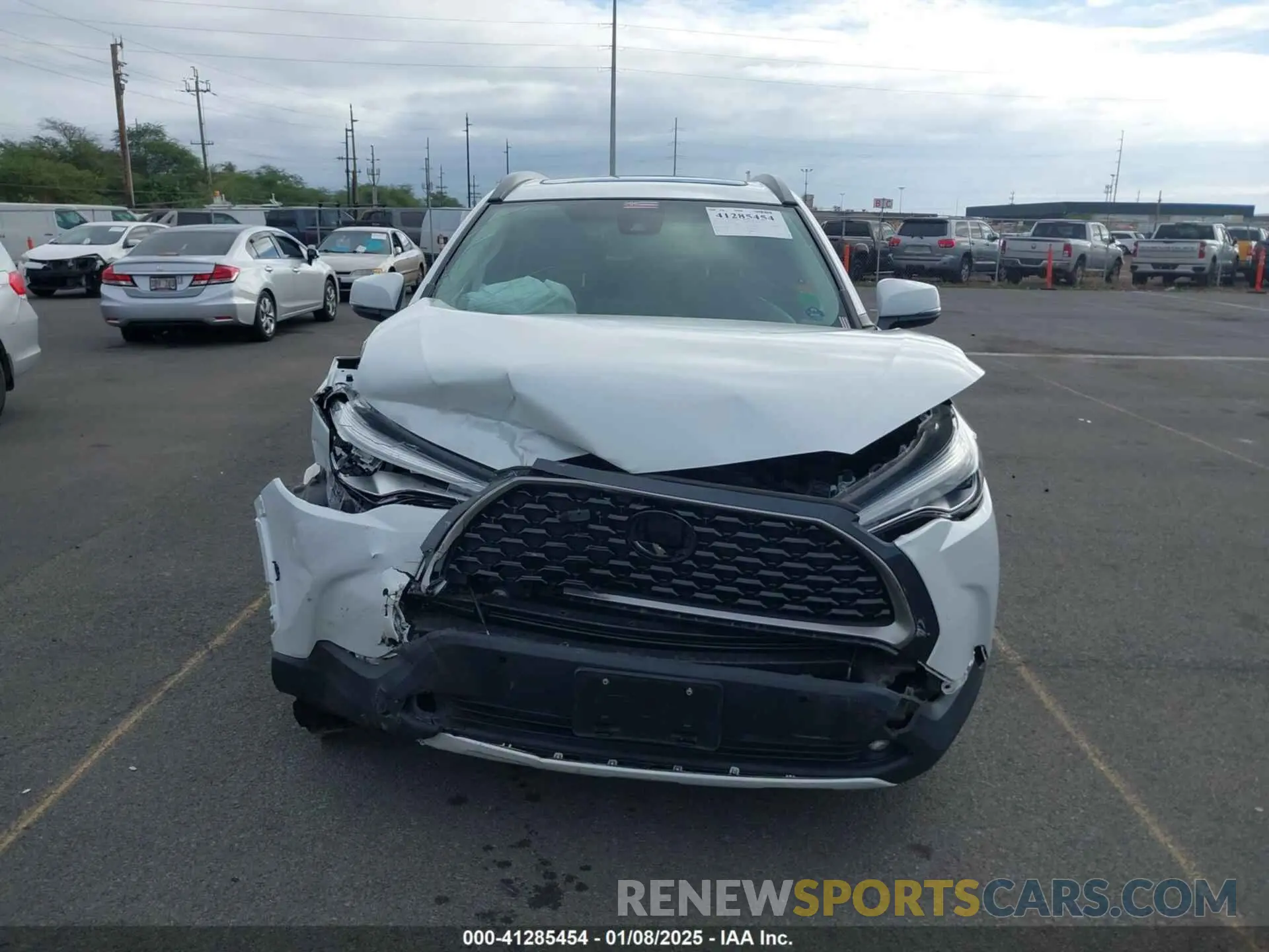 12 Photograph of a damaged car 7MUDAAAG4NV005924 TOYOTA COROLLA CROSS 2022