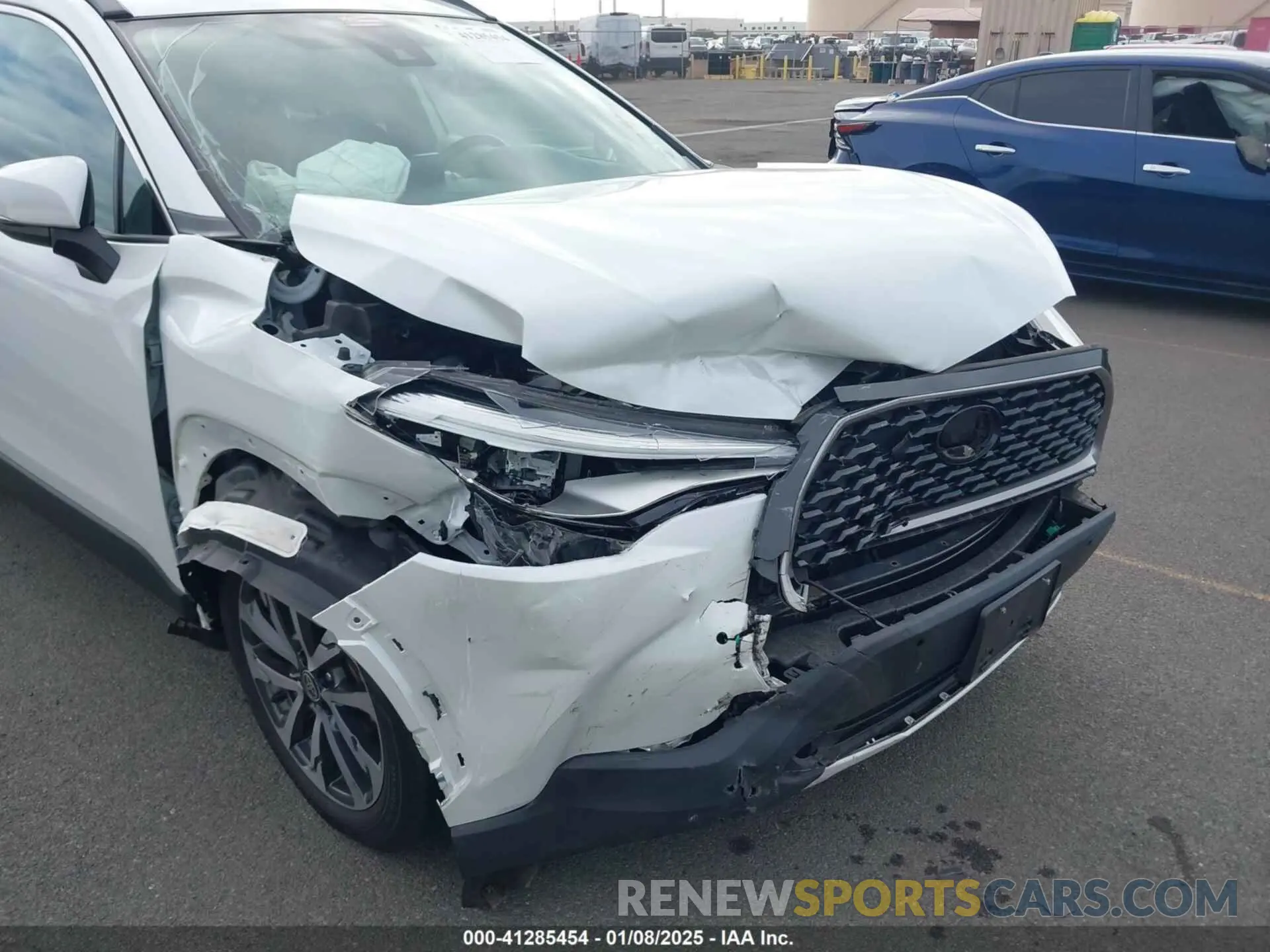 6 Photograph of a damaged car 7MUDAAAG4NV005924 TOYOTA COROLLA CROSS 2022