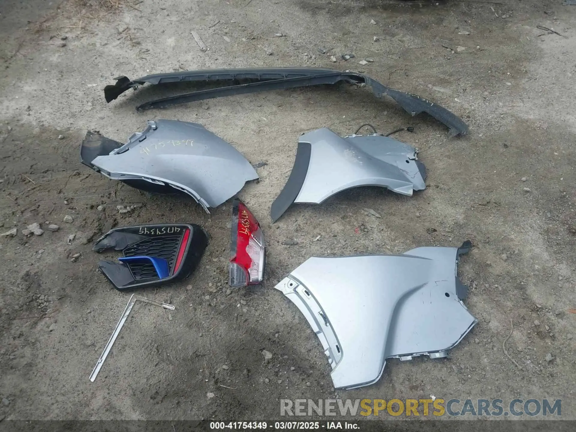 12 Photograph of a damaged car 7MUDAAAG4NV022674 TOYOTA COROLLA CROSS 2022