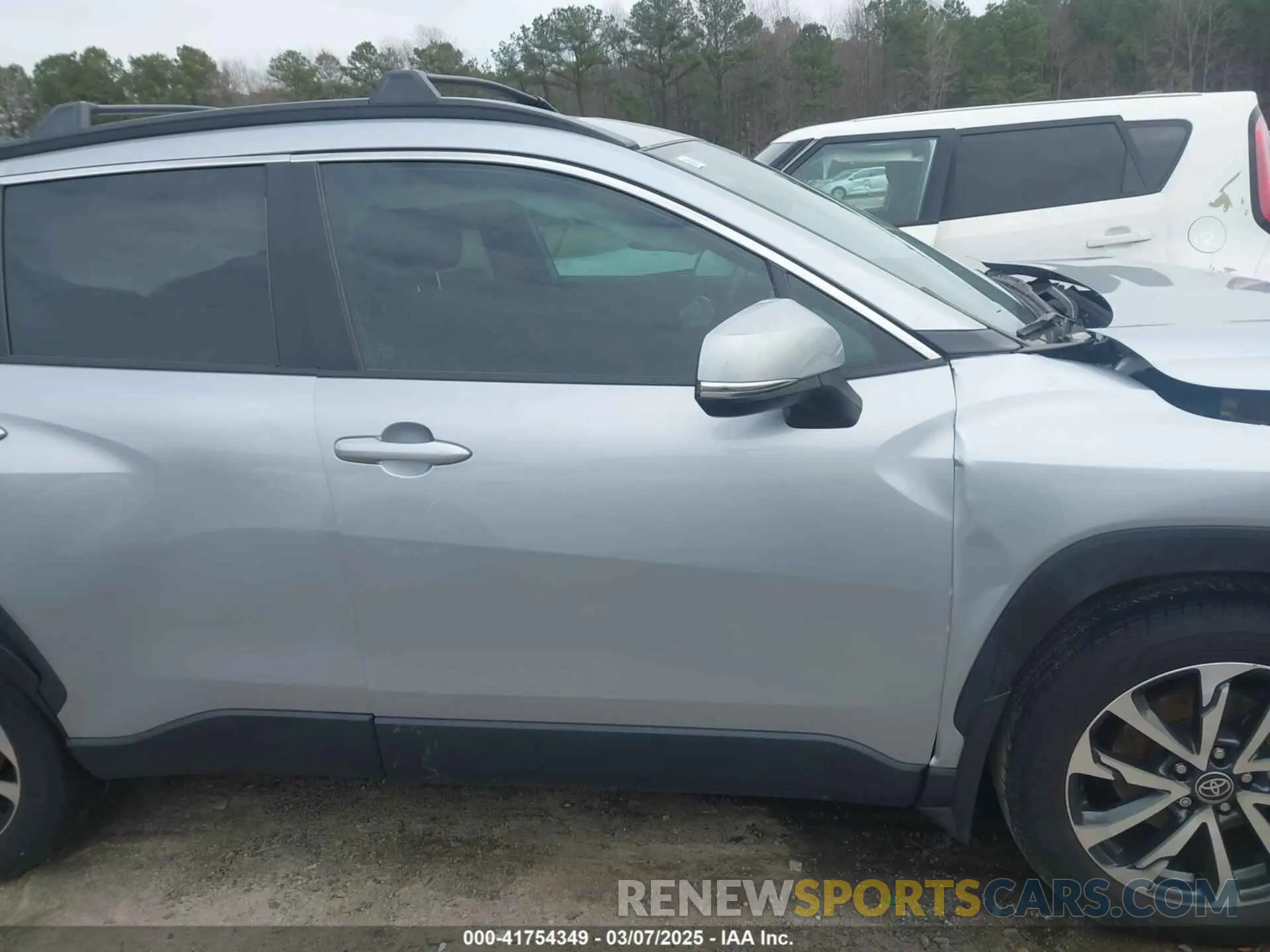 14 Photograph of a damaged car 7MUDAAAG4NV022674 TOYOTA COROLLA CROSS 2022