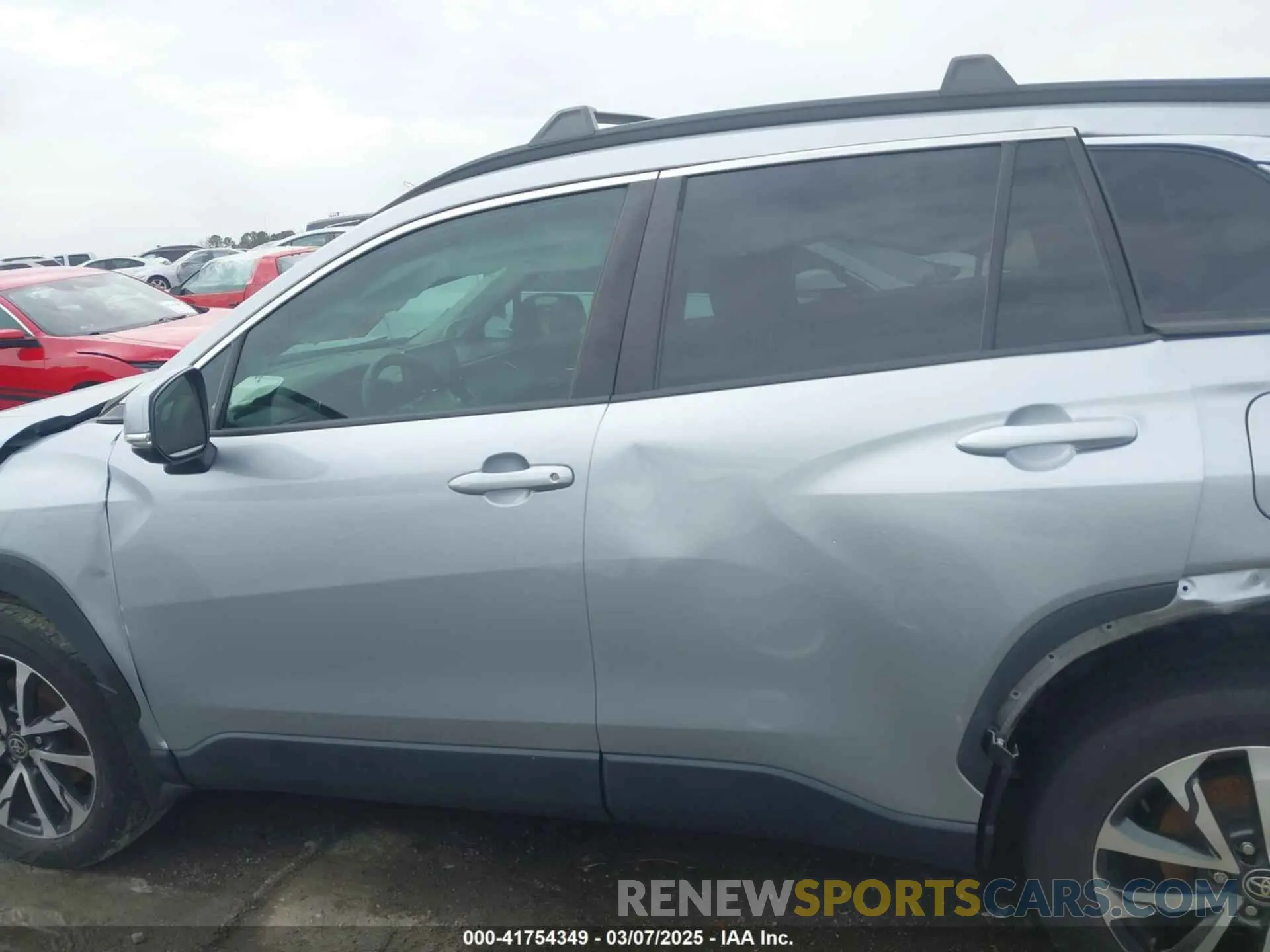 15 Photograph of a damaged car 7MUDAAAG4NV022674 TOYOTA COROLLA CROSS 2022