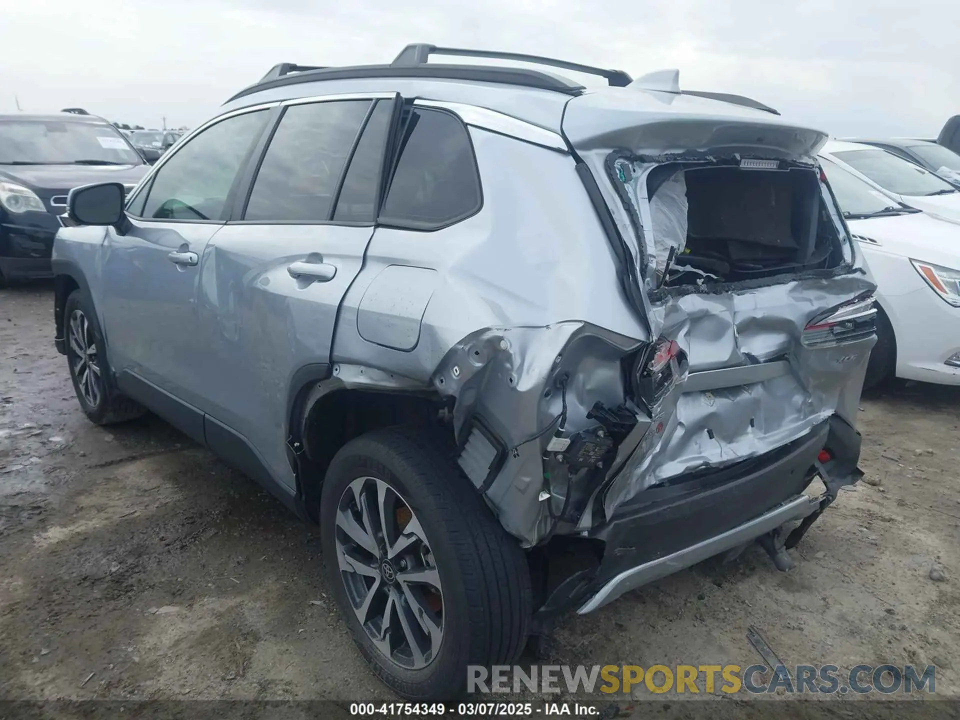 3 Photograph of a damaged car 7MUDAAAG4NV022674 TOYOTA COROLLA CROSS 2022