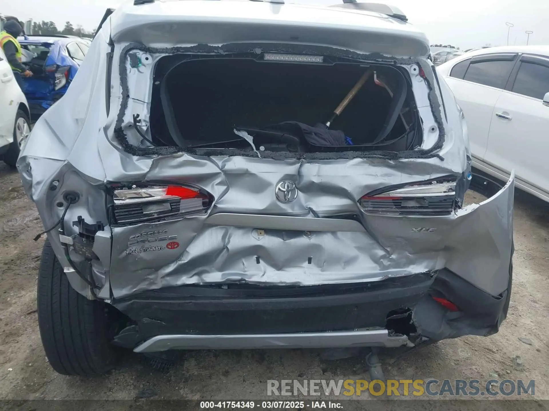 6 Photograph of a damaged car 7MUDAAAG4NV022674 TOYOTA COROLLA CROSS 2022