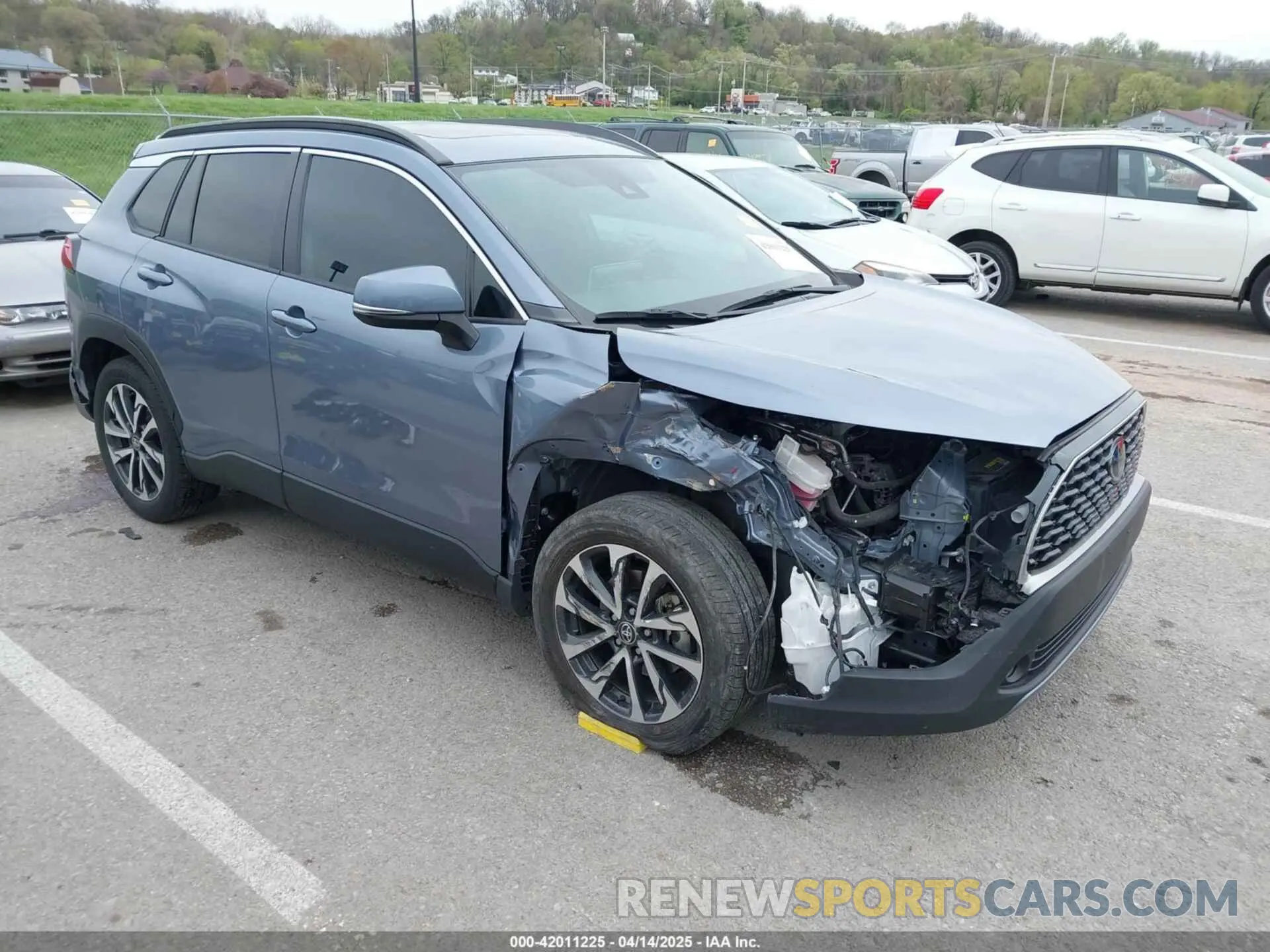1 Photograph of a damaged car 7MUDAABG1NV013042 TOYOTA COROLLA CROSS 2022