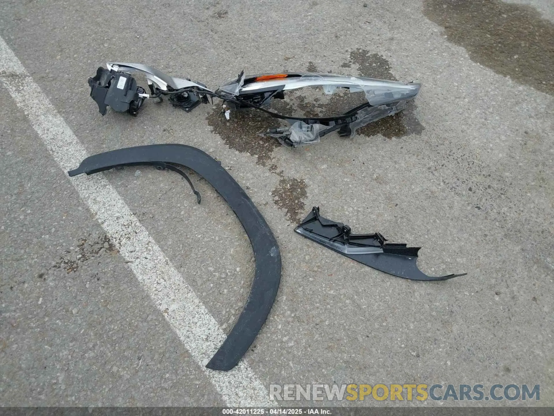 12 Photograph of a damaged car 7MUDAABG1NV013042 TOYOTA COROLLA CROSS 2022
