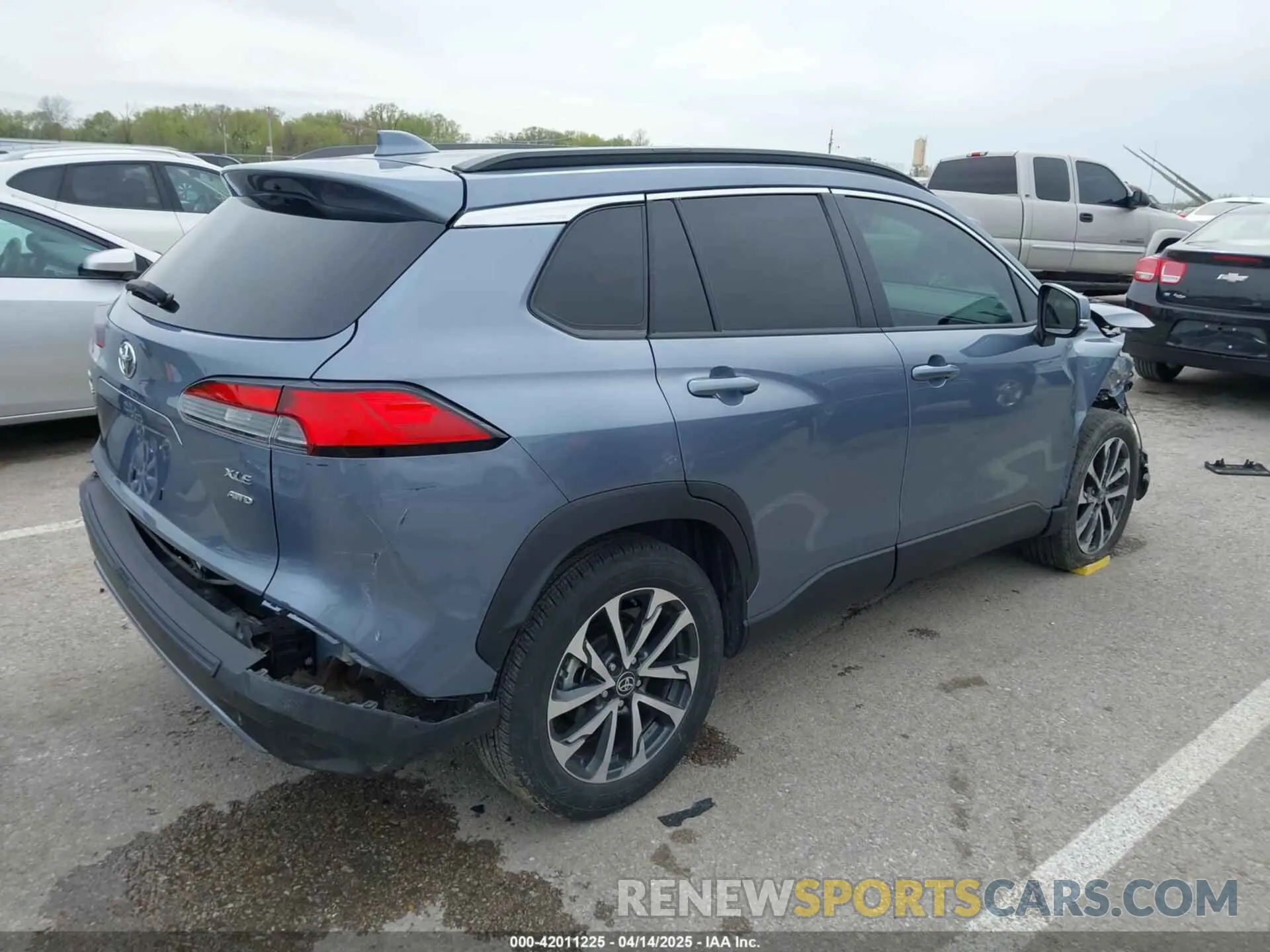 4 Photograph of a damaged car 7MUDAABG1NV013042 TOYOTA COROLLA CROSS 2022