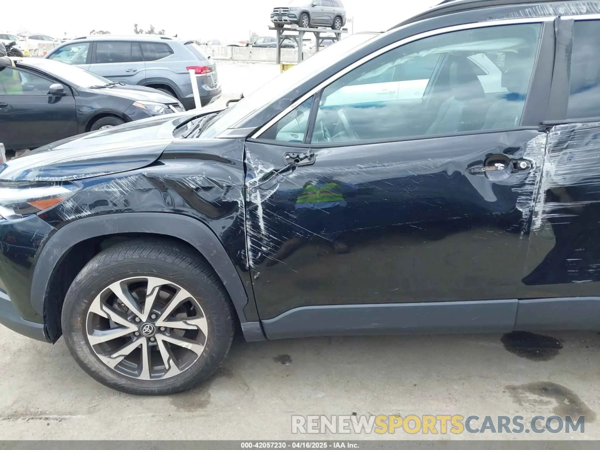 18 Photograph of a damaged car 7MUDAABG6NV030600 TOYOTA COROLLA CROSS 2022