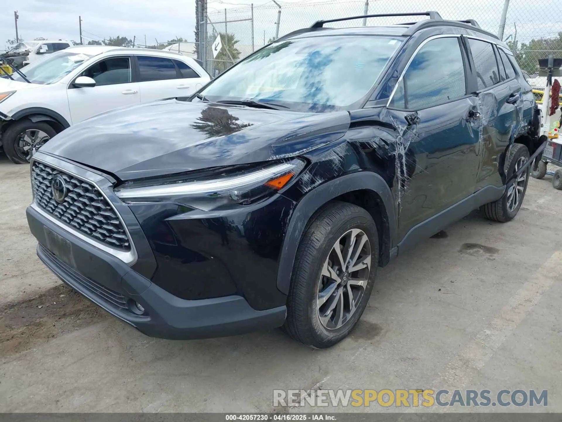 2 Photograph of a damaged car 7MUDAABG6NV030600 TOYOTA COROLLA CROSS 2022