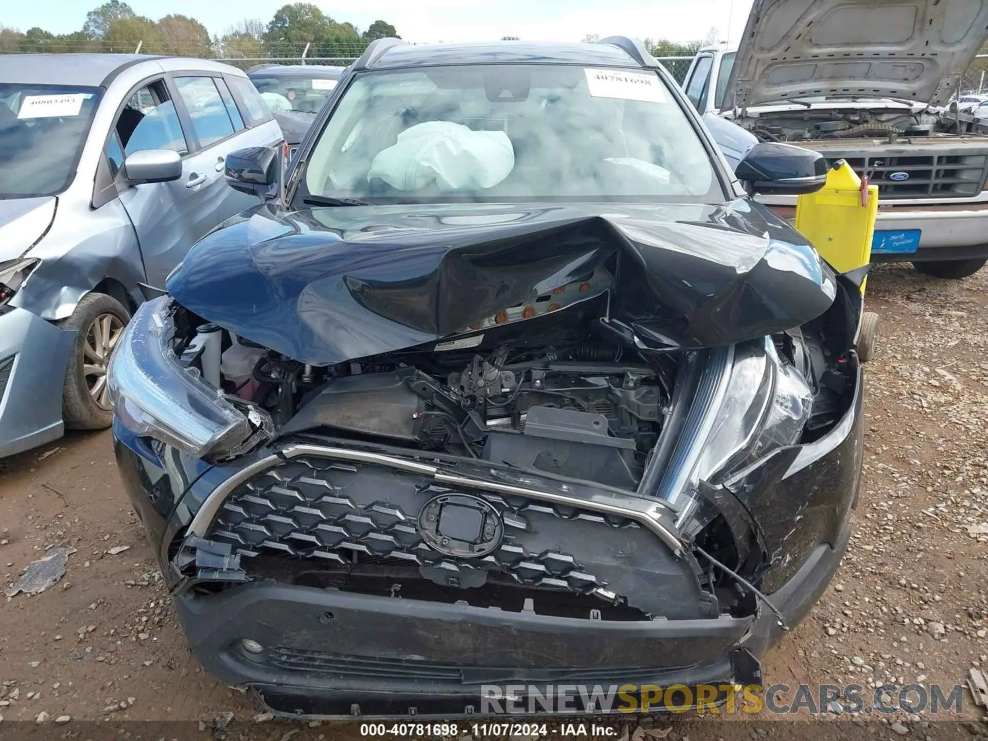 12 Photograph of a damaged car 7MUEAAAG1NV027979 TOYOTA COROLLA CROSS 2022