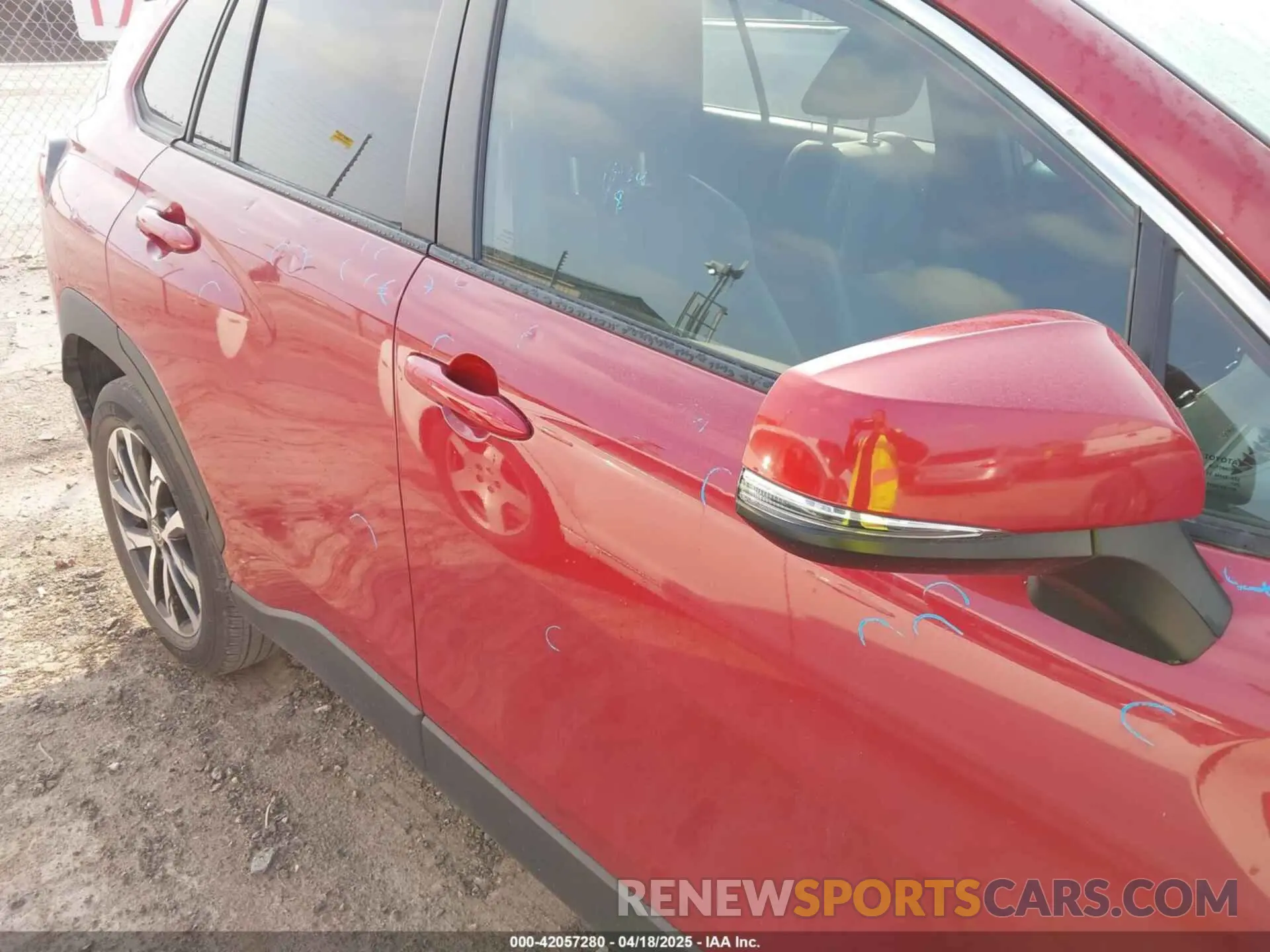 13 Photograph of a damaged car 7MUEAAAG2NV004274 TOYOTA COROLLA CROSS 2022