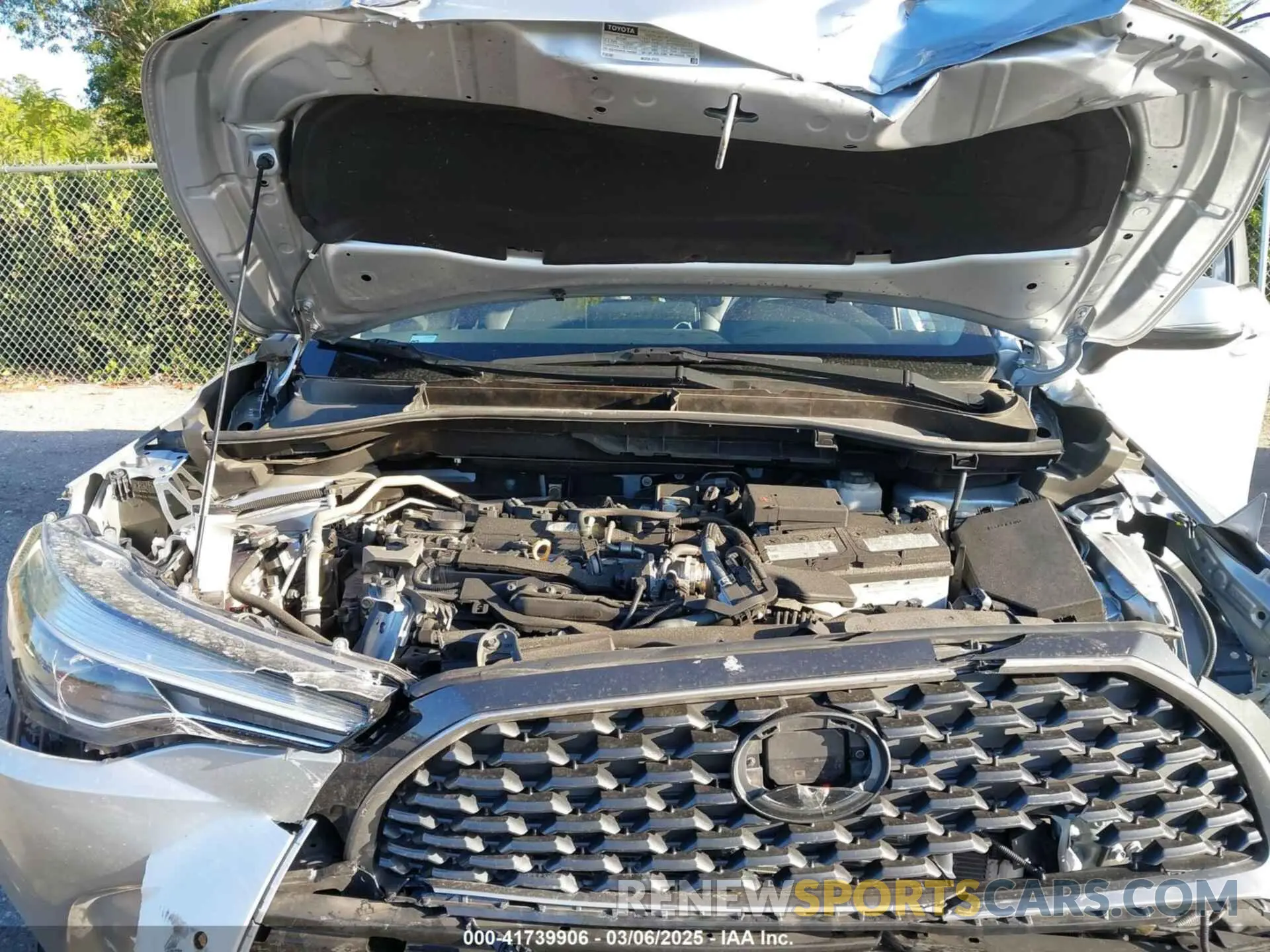 10 Photograph of a damaged car 7MUEAAAG9NV005163 TOYOTA COROLLA CROSS 2022