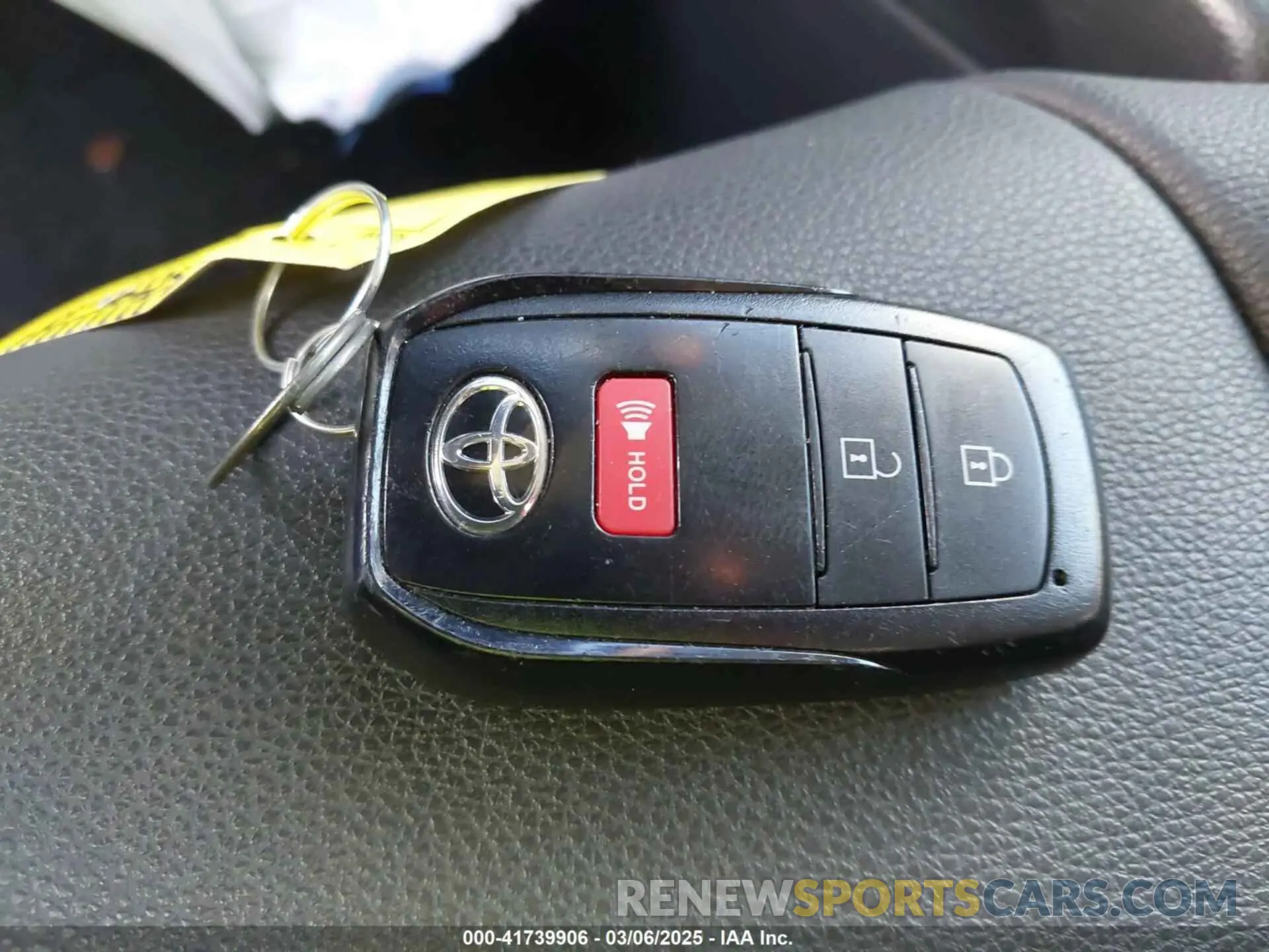 11 Photograph of a damaged car 7MUEAAAG9NV005163 TOYOTA COROLLA CROSS 2022