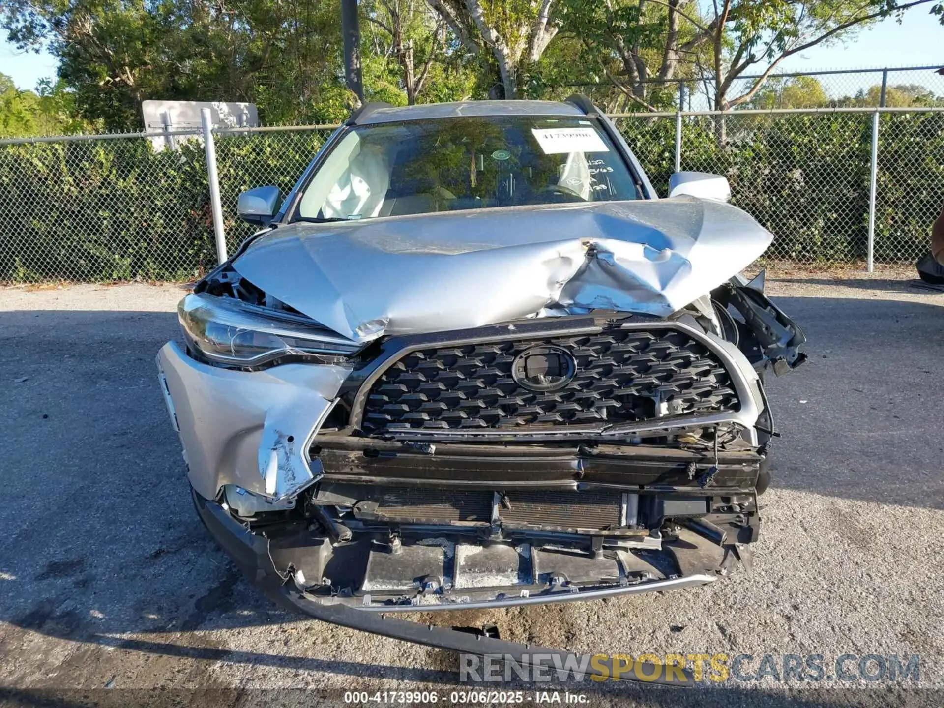12 Photograph of a damaged car 7MUEAAAG9NV005163 TOYOTA COROLLA CROSS 2022