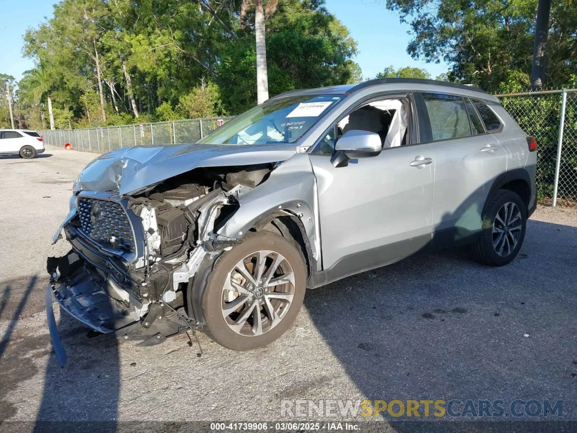2 Photograph of a damaged car 7MUEAAAG9NV005163 TOYOTA COROLLA CROSS 2022
