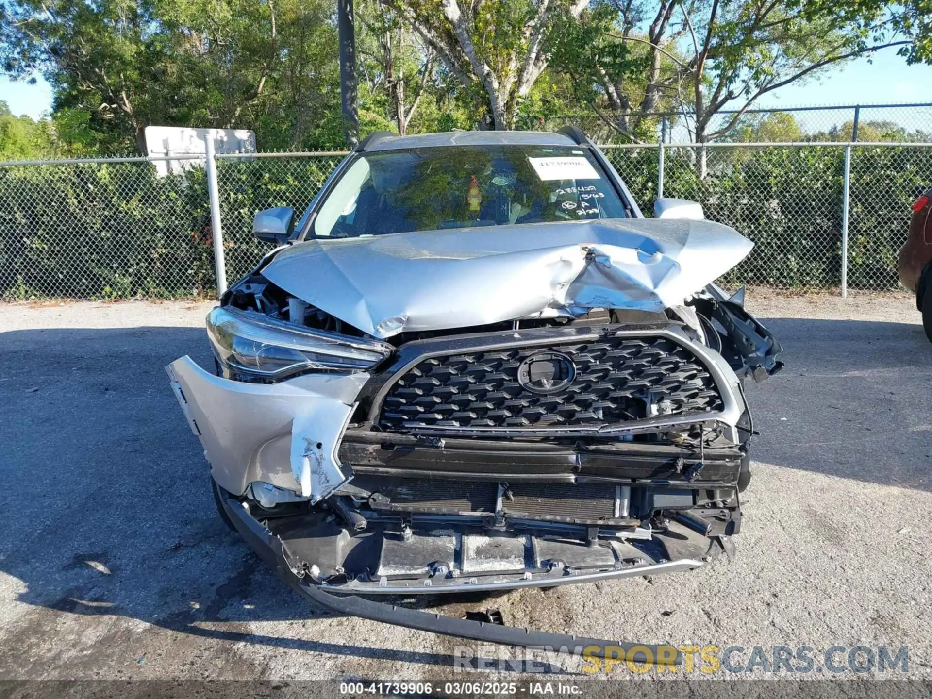 6 Photograph of a damaged car 7MUEAAAG9NV005163 TOYOTA COROLLA CROSS 2022