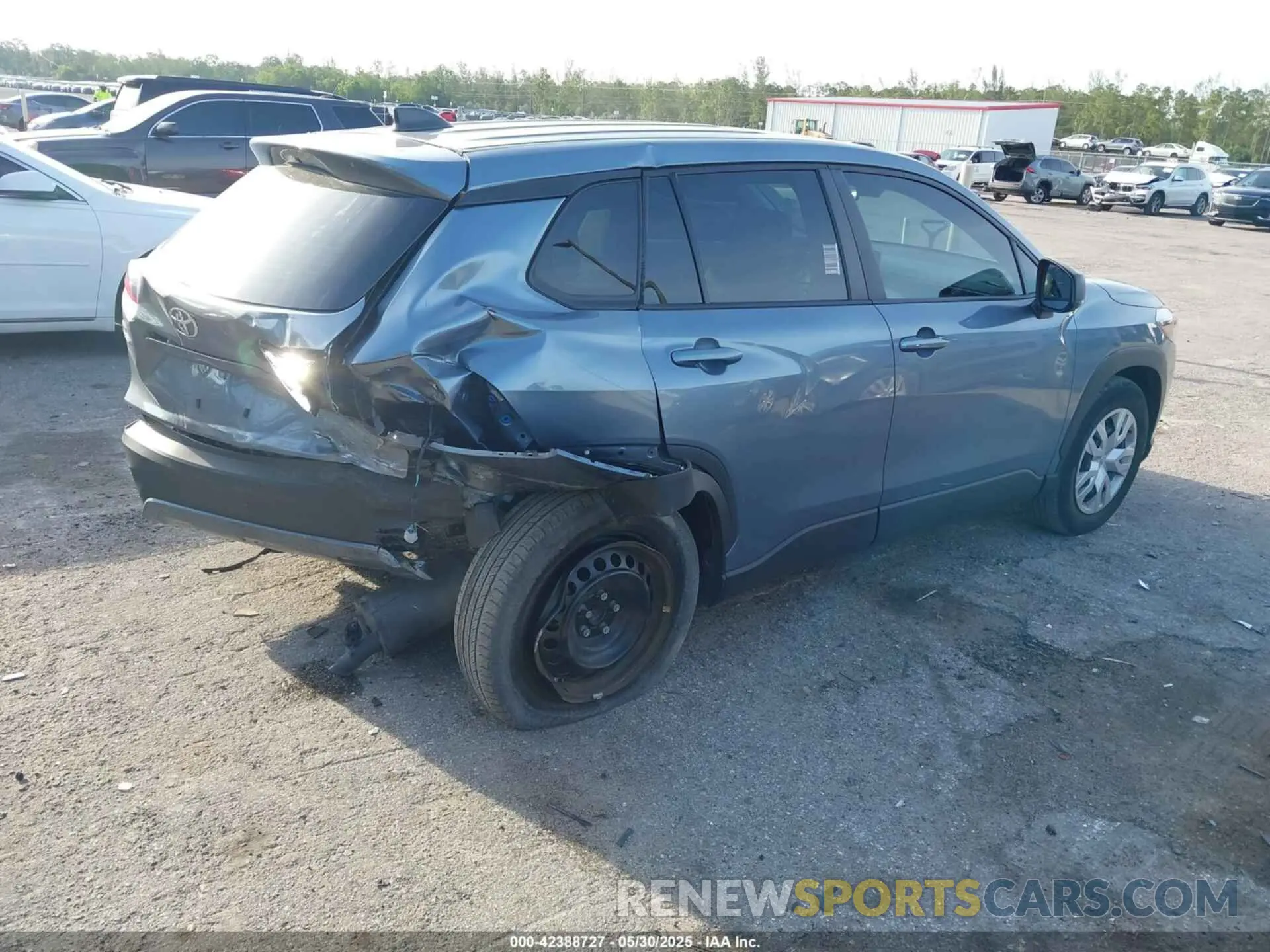 4 Photograph of a damaged car 7MUAAAAG4PV044969 TOYOTA COROLLA CROSS 2023