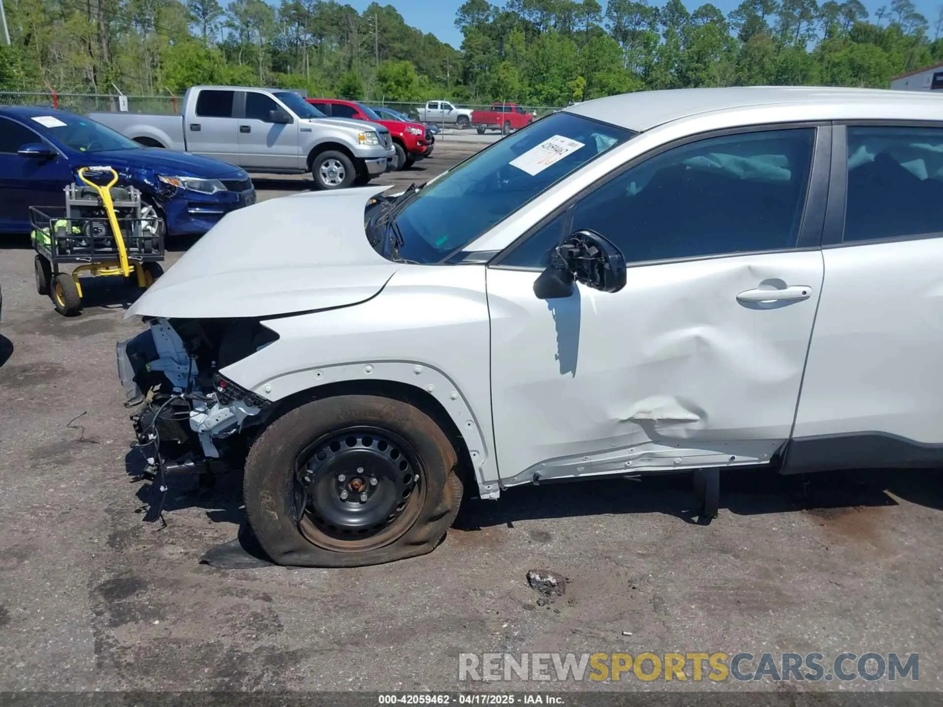 6 Photograph of a damaged car 7MUAAAAG9PV040481 TOYOTA COROLLA CROSS 2023