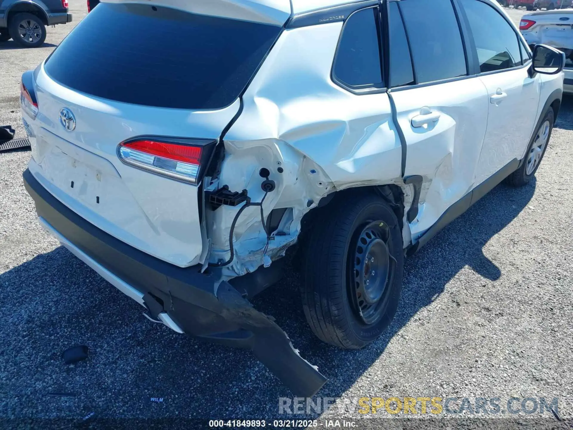 6 Photograph of a damaged car 7MUAAAAG9PV071147 TOYOTA COROLLA CROSS 2023