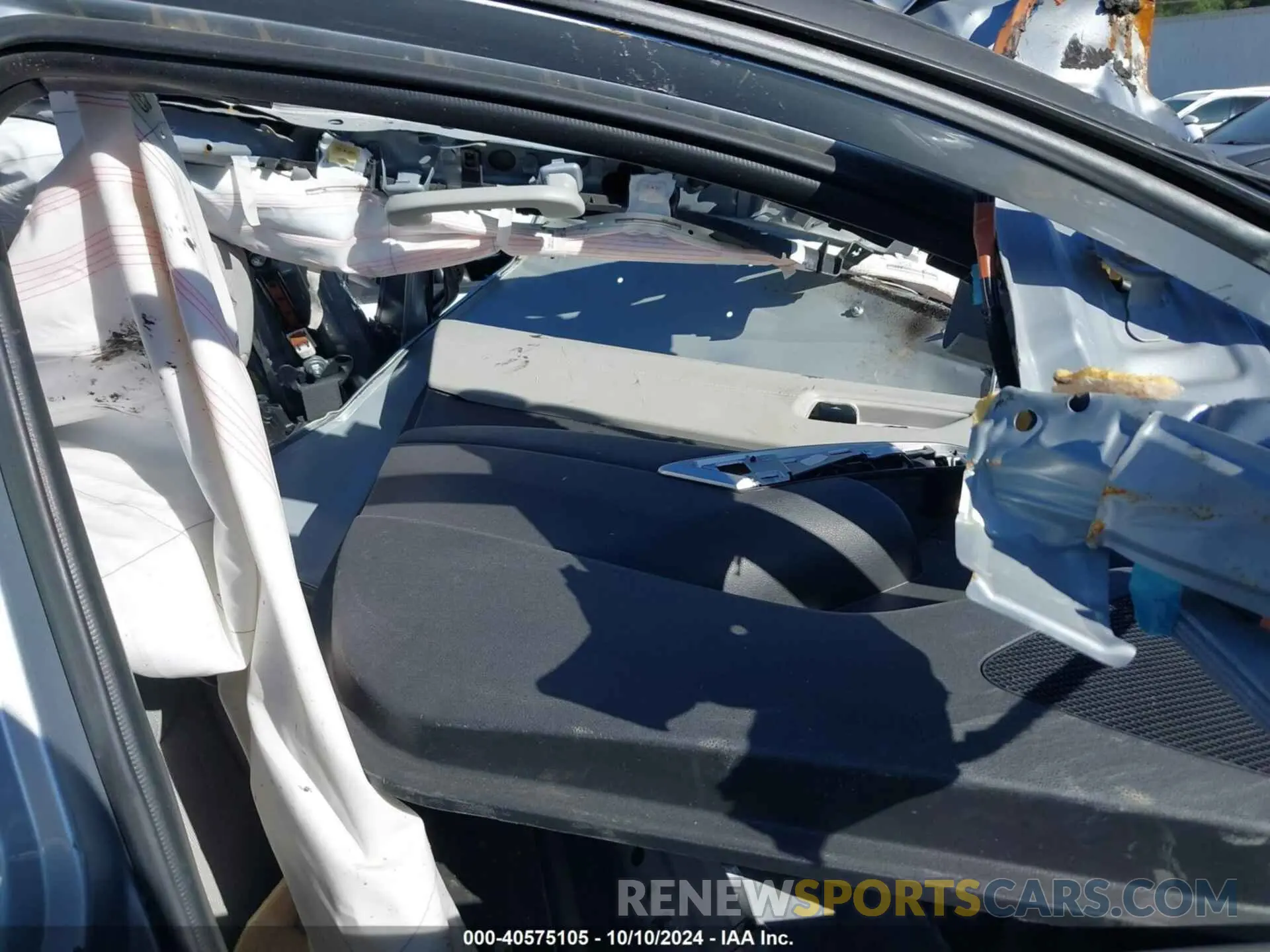 5 Photograph of a damaged car 7MUAAAAGXPV048220 TOYOTA COROLLA CROSS 2023