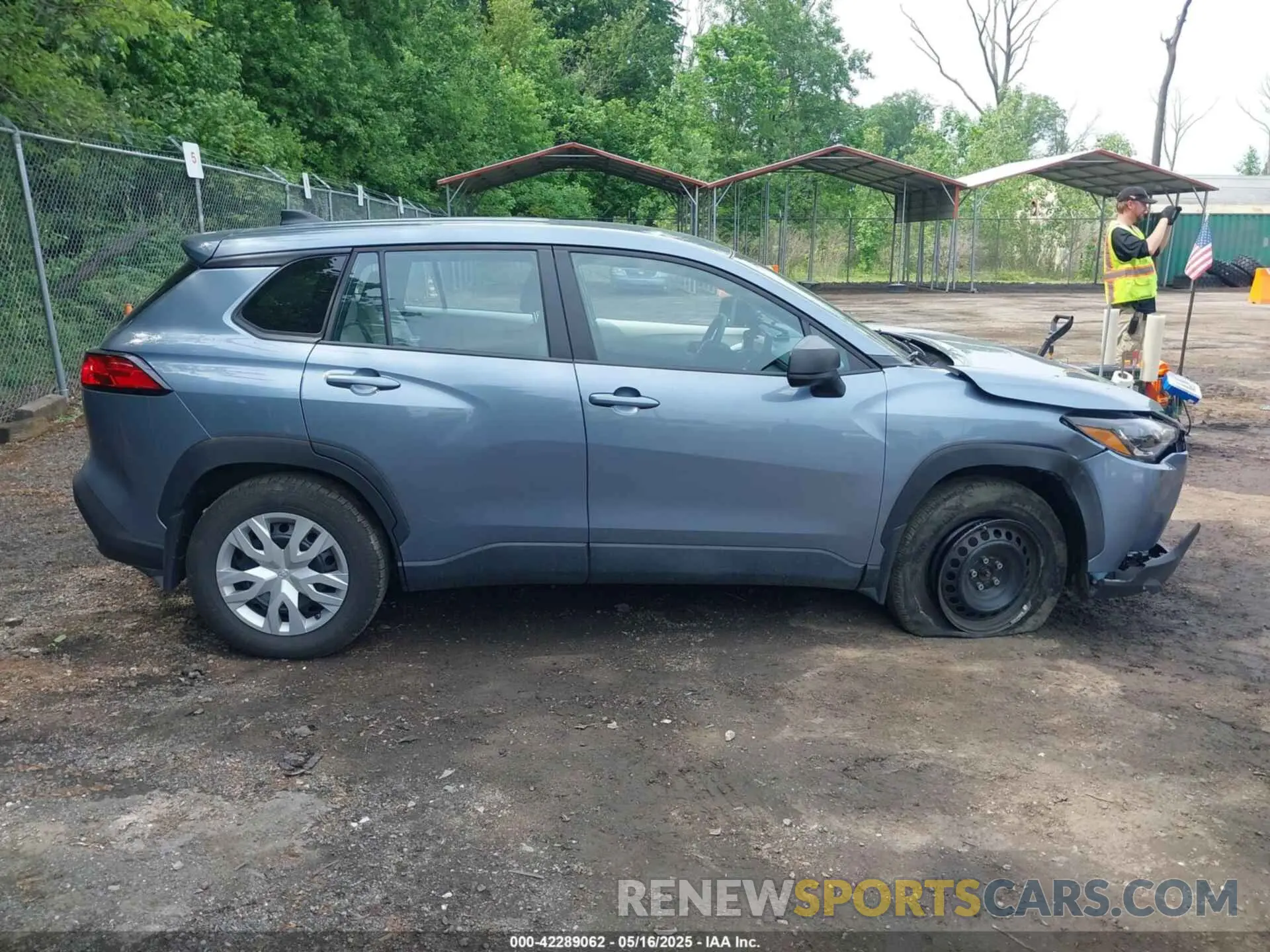 13 Photograph of a damaged car 7MUAAAAGXPV060044 TOYOTA COROLLA CROSS 2023
