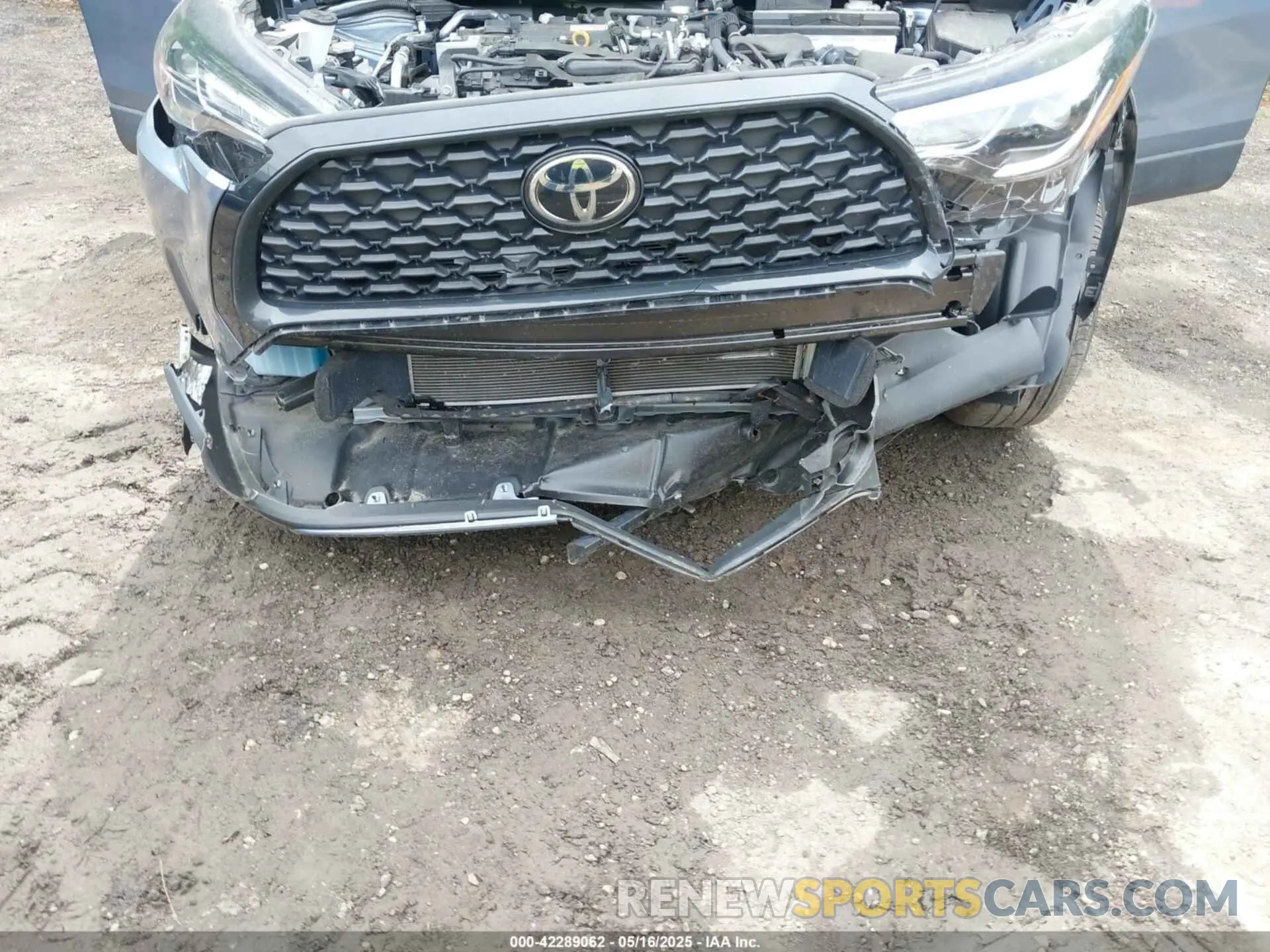 6 Photograph of a damaged car 7MUAAAAGXPV060044 TOYOTA COROLLA CROSS 2023