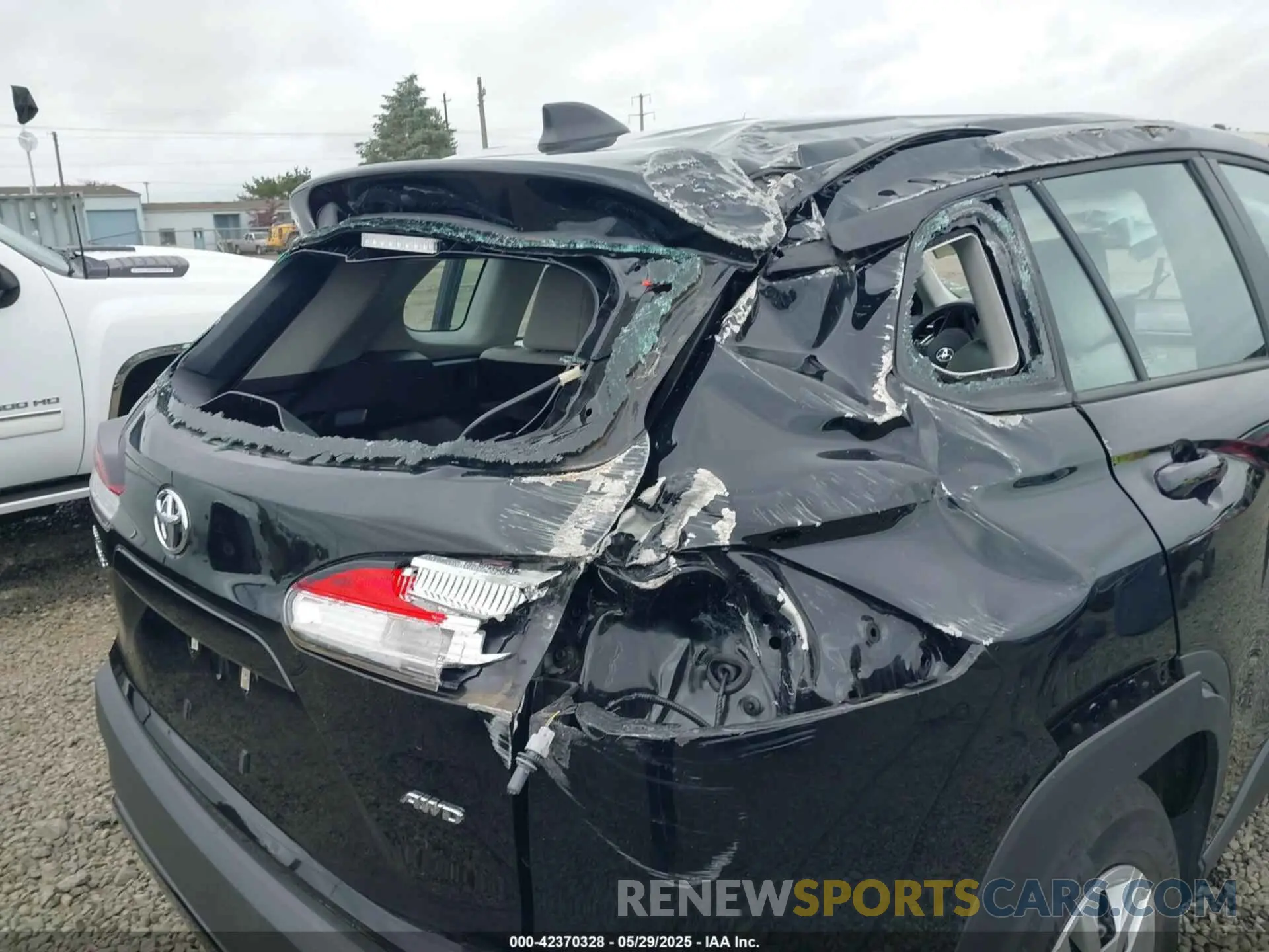 13 Photograph of a damaged car 7MUAAABG3PV049367 TOYOTA COROLLA CROSS 2023