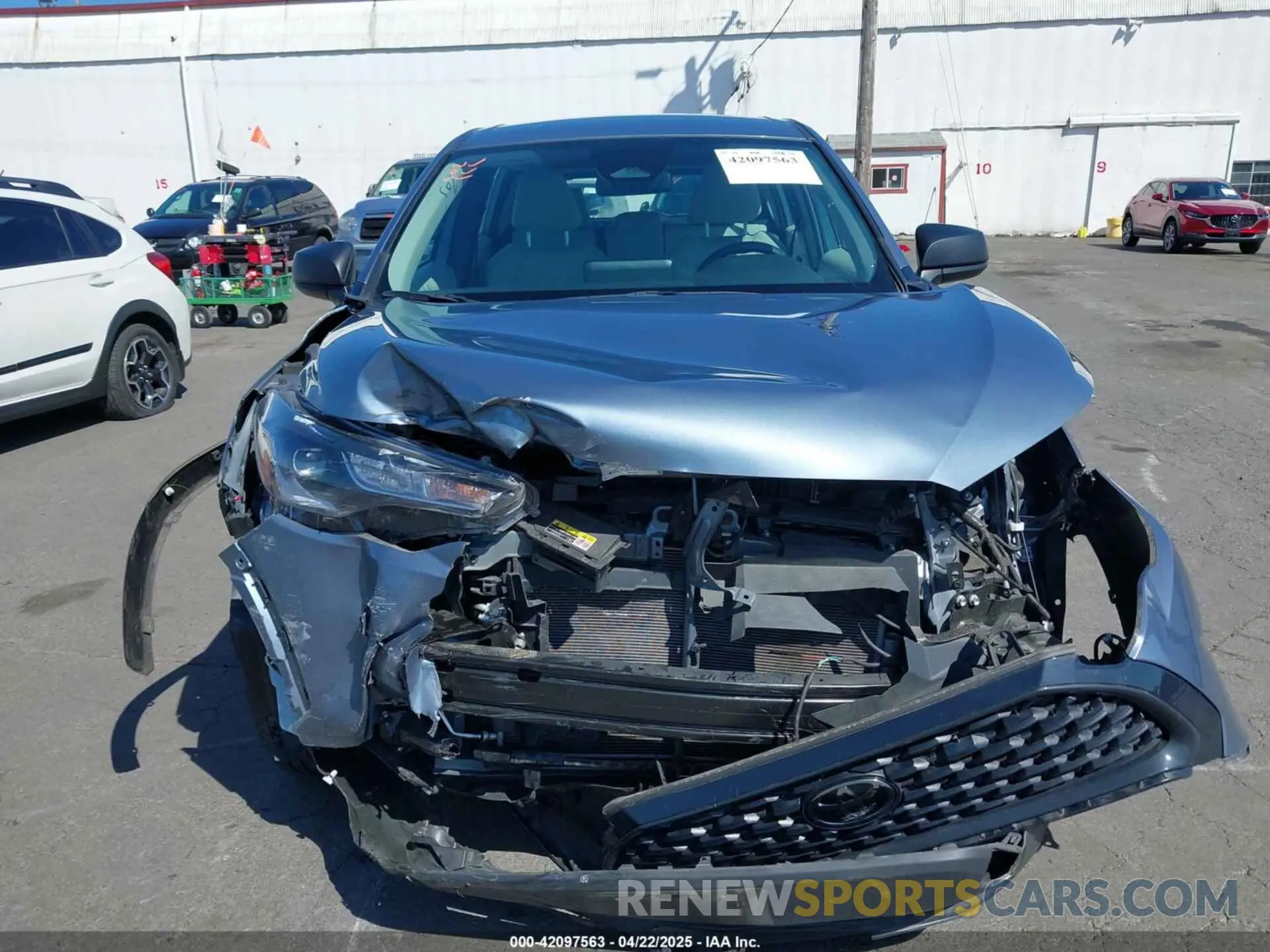 12 Photograph of a damaged car 7MUAAABGXPV064304 TOYOTA COROLLA CROSS 2023