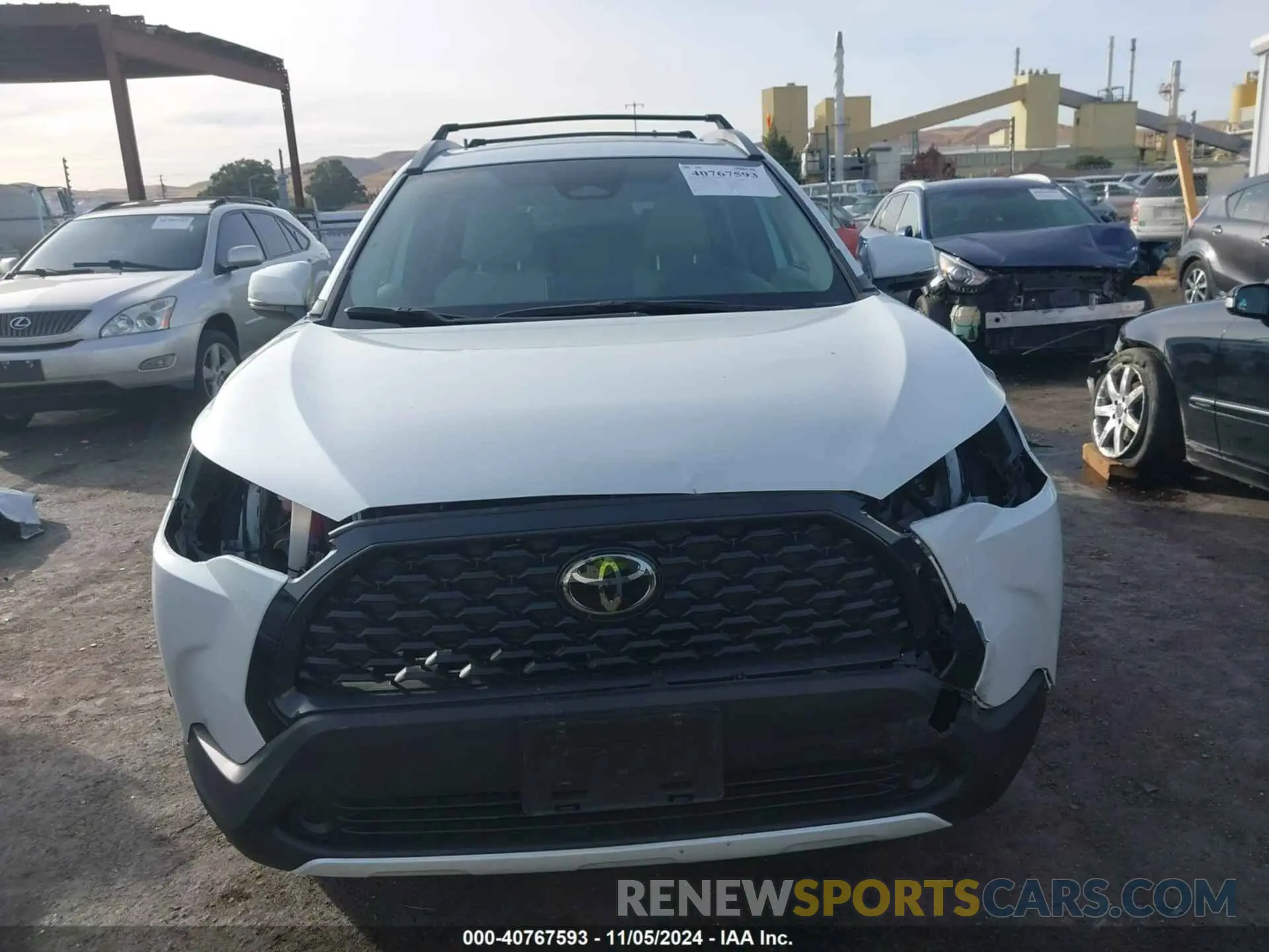 13 Photograph of a damaged car 7MUBAAAG0PV039269 TOYOTA COROLLA CROSS 2023