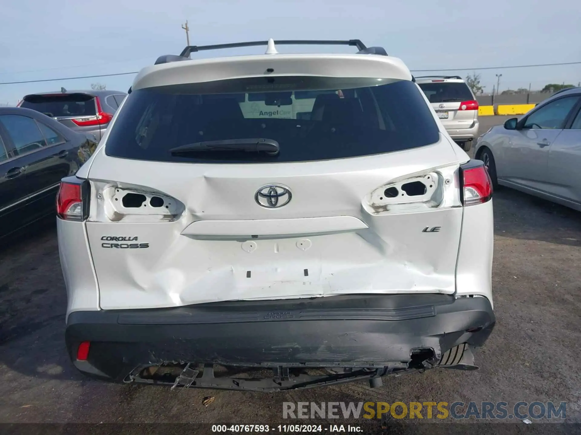 17 Photograph of a damaged car 7MUBAAAG0PV039269 TOYOTA COROLLA CROSS 2023