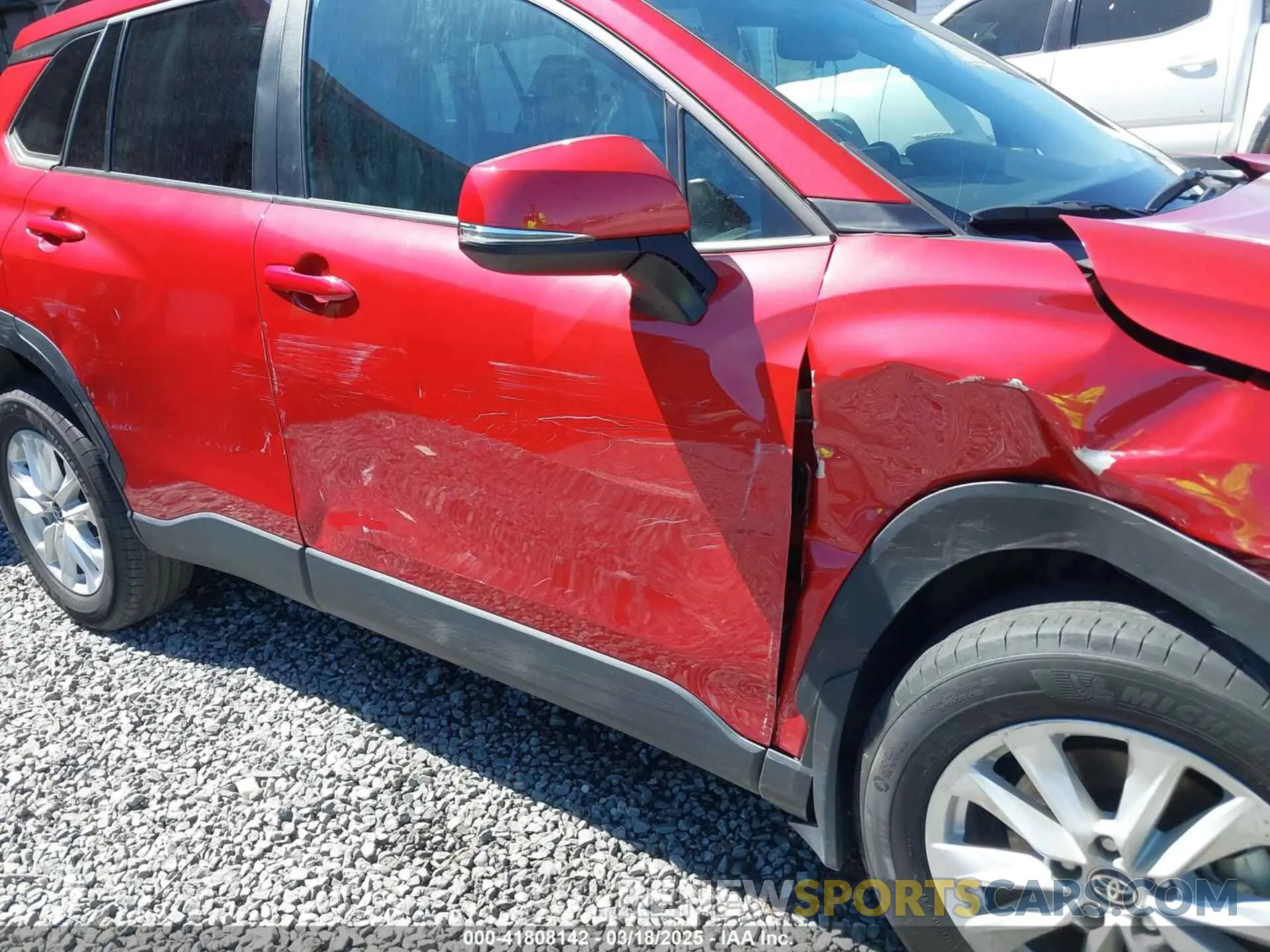 17 Photograph of a damaged car 7MUBAAAG4PV069536 TOYOTA COROLLA CROSS 2023