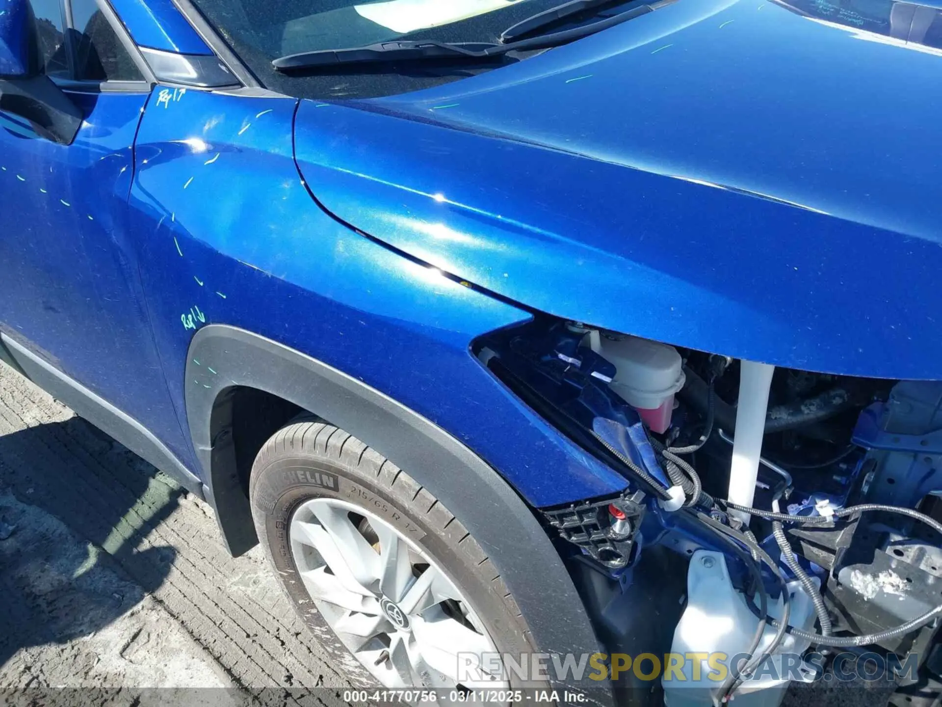 21 Photograph of a damaged car 7MUBAAAG5PV068752 TOYOTA COROLLA CROSS 2023