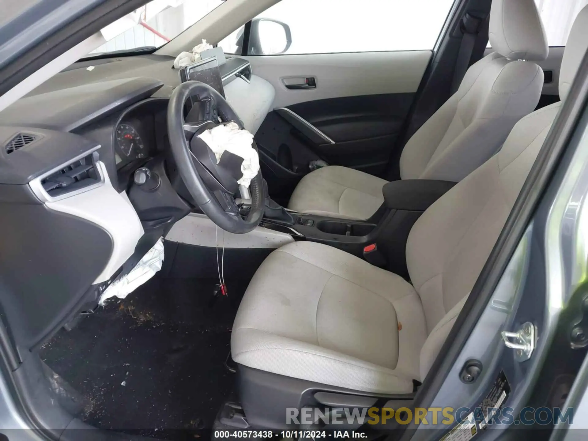 14 Photograph of a damaged car 7MUBAAAG6PV047487 TOYOTA COROLLA CROSS 2023