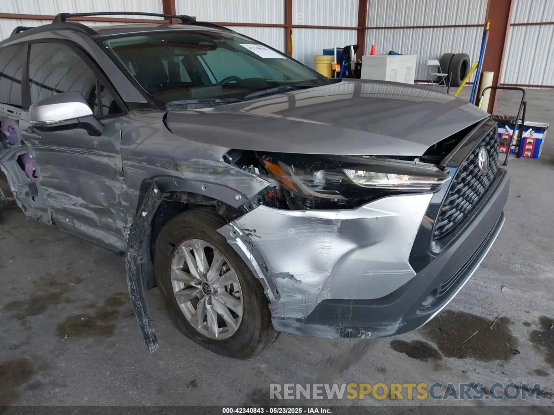 17 Photograph of a damaged car 7MUBAAAG6PV070350 TOYOTA COROLLA CROSS 2023