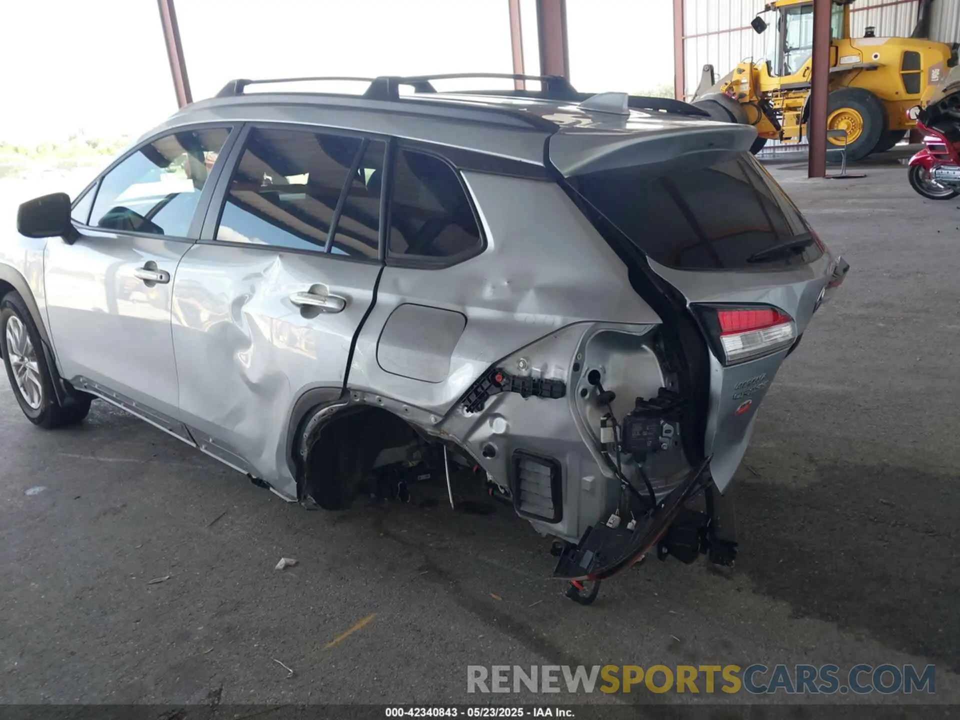 19 Photograph of a damaged car 7MUBAAAG6PV070350 TOYOTA COROLLA CROSS 2023