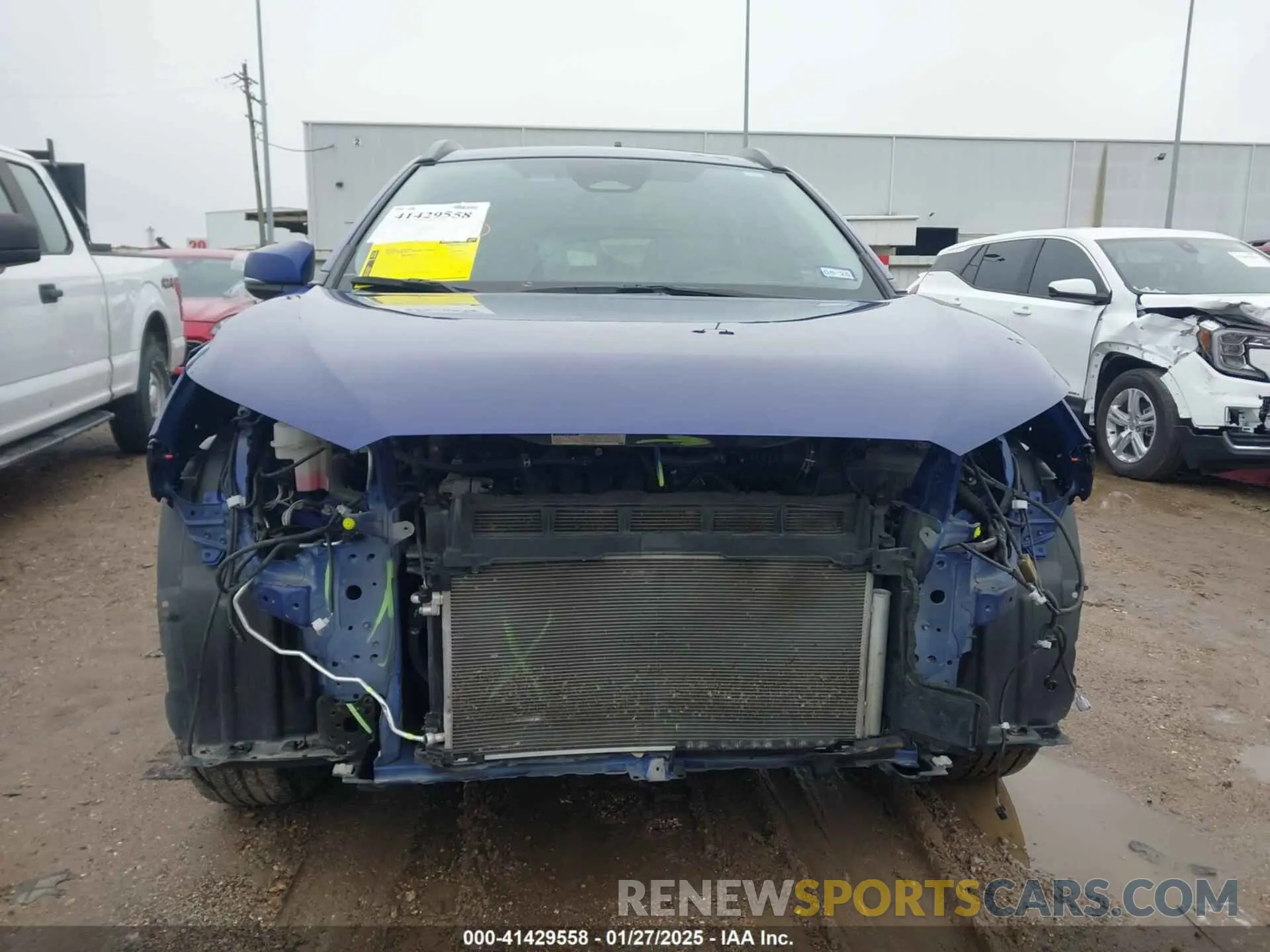 13 Photograph of a damaged car 7MUBAAAG9PV062761 TOYOTA COROLLA CROSS 2023