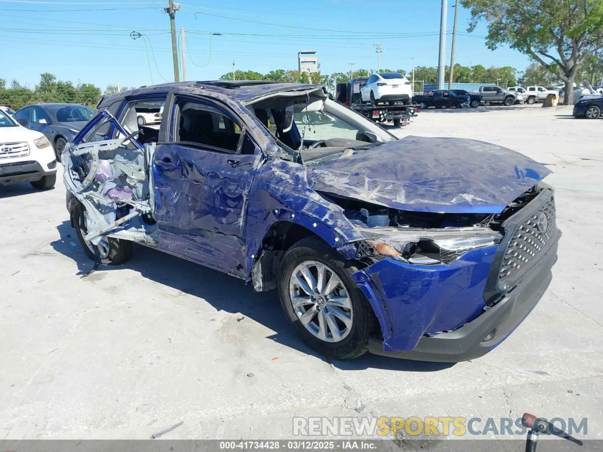 1 Photograph of a damaged car 7MUBAAAGXPV068892 TOYOTA COROLLA CROSS 2023