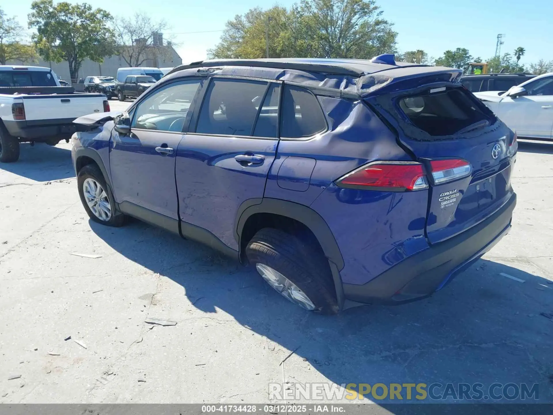 3 Photograph of a damaged car 7MUBAAAGXPV068892 TOYOTA COROLLA CROSS 2023