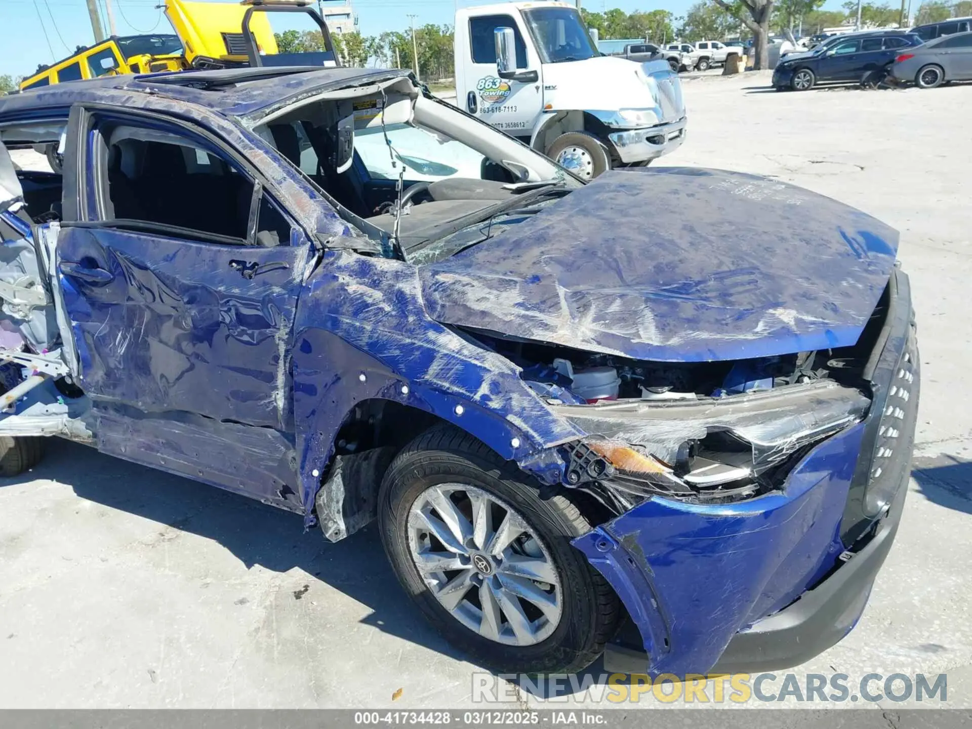 6 Photograph of a damaged car 7MUBAAAGXPV068892 TOYOTA COROLLA CROSS 2023