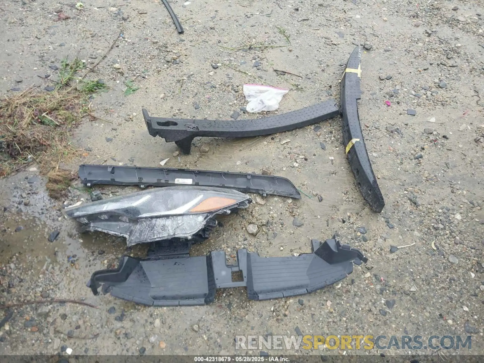 12 Photograph of a damaged car 7MUCAAAG0PV053404 TOYOTA COROLLA CROSS 2023