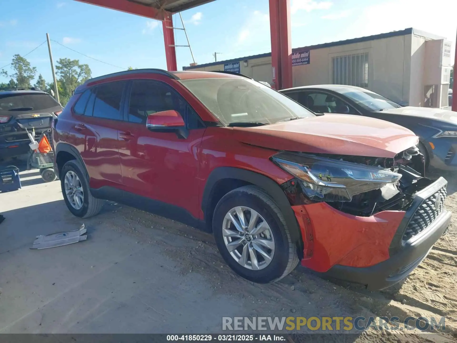 13 Photograph of a damaged car 7MUCAAAG1PV046560 TOYOTA COROLLA CROSS 2023