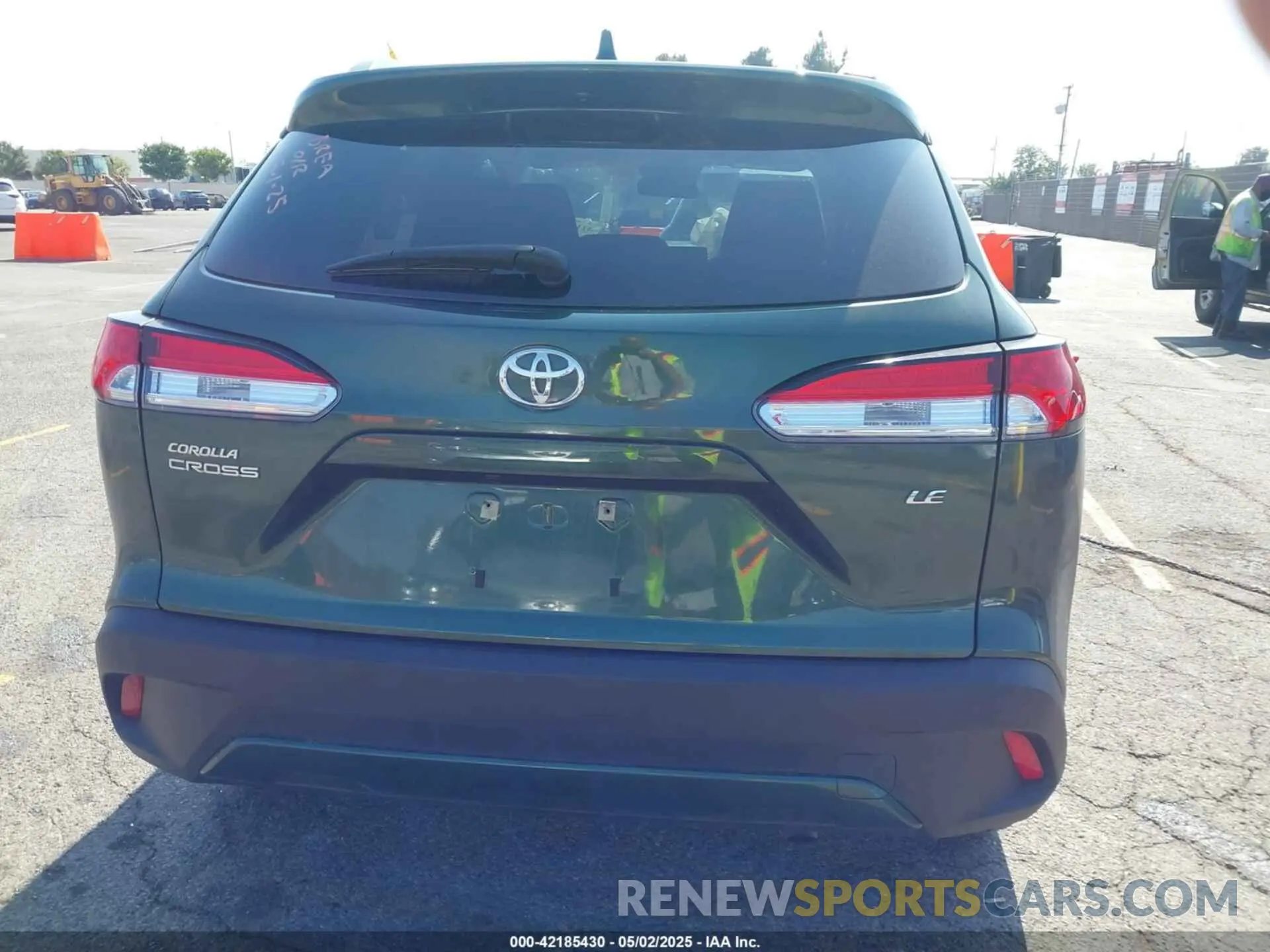 16 Photograph of a damaged car 7MUCAAAG3PV042624 TOYOTA COROLLA CROSS 2023