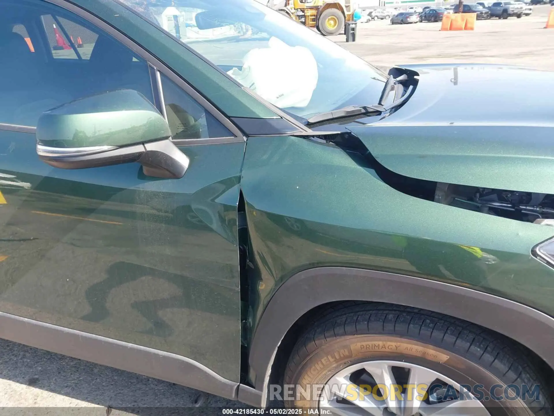 17 Photograph of a damaged car 7MUCAAAG3PV042624 TOYOTA COROLLA CROSS 2023