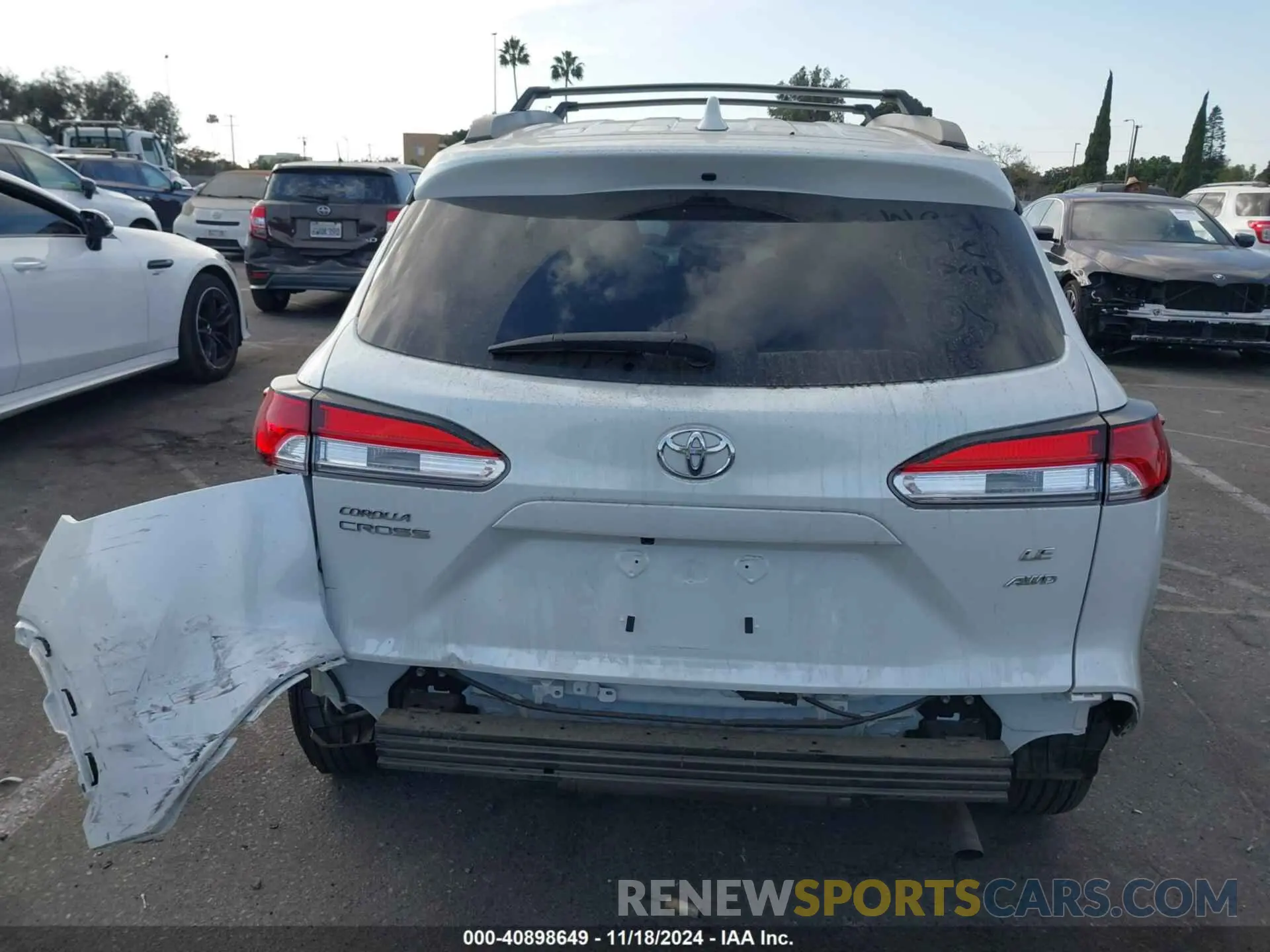 17 Photograph of a damaged car 7MUCAABG1PV077810 TOYOTA COROLLA CROSS 2023