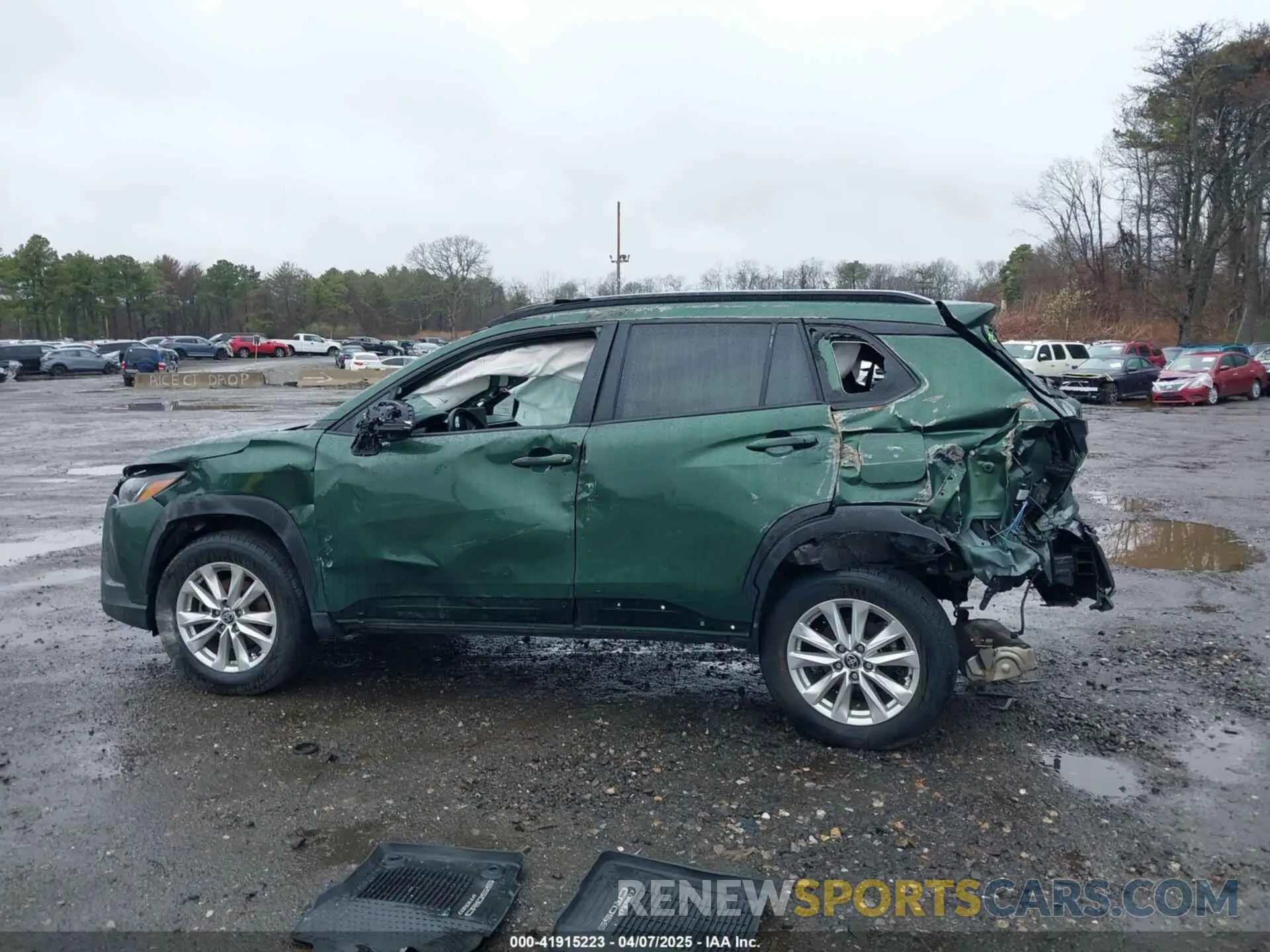 13 Photograph of a damaged car 7MUCAABG8PV044965 TOYOTA COROLLA CROSS 2023
