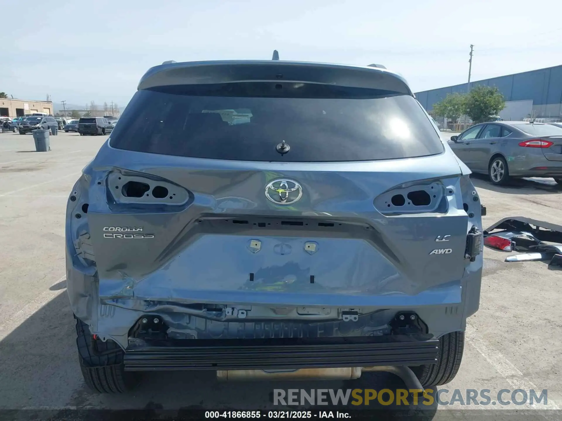 17 Photograph of a damaged car 7MUCAABGXPV067504 TOYOTA COROLLA CROSS 2023