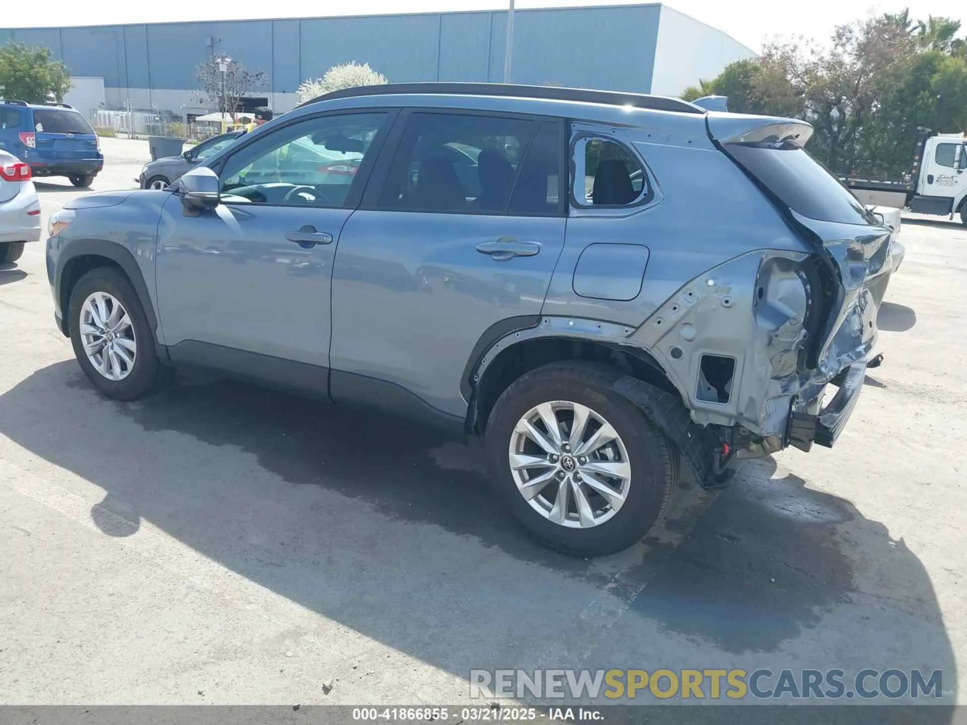 3 Photograph of a damaged car 7MUCAABGXPV067504 TOYOTA COROLLA CROSS 2023