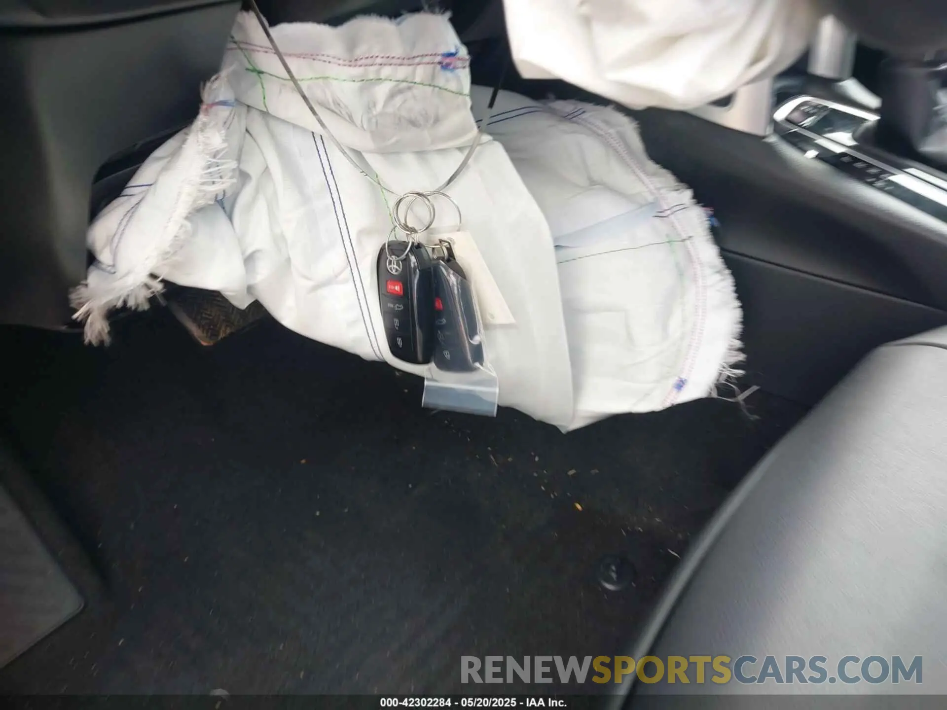 11 Photograph of a damaged car 7MUDAAAG0PV057750 TOYOTA COROLLA CROSS 2023