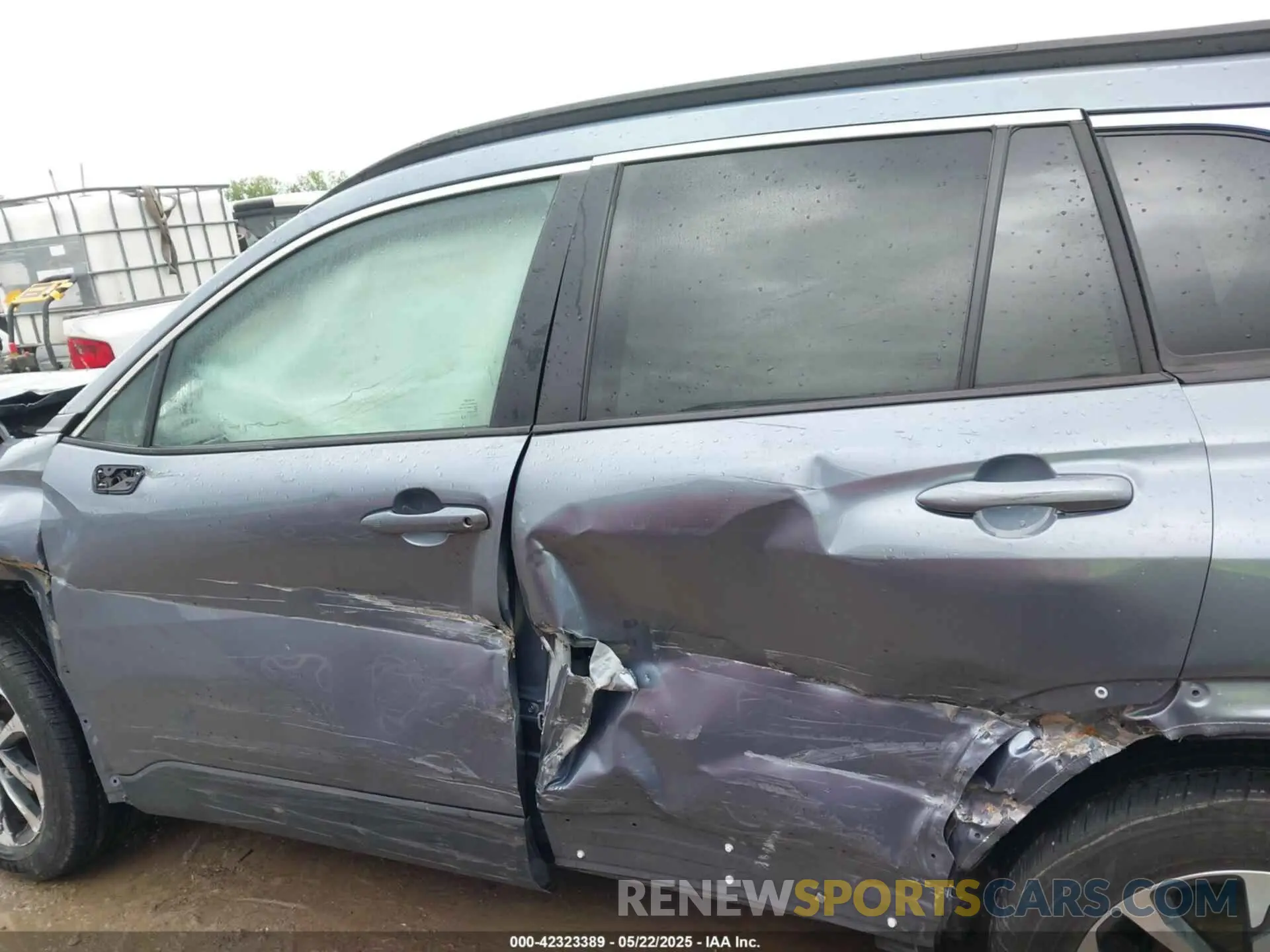 14 Photograph of a damaged car 7MUDAAAG4PV062515 TOYOTA COROLLA CROSS 2023