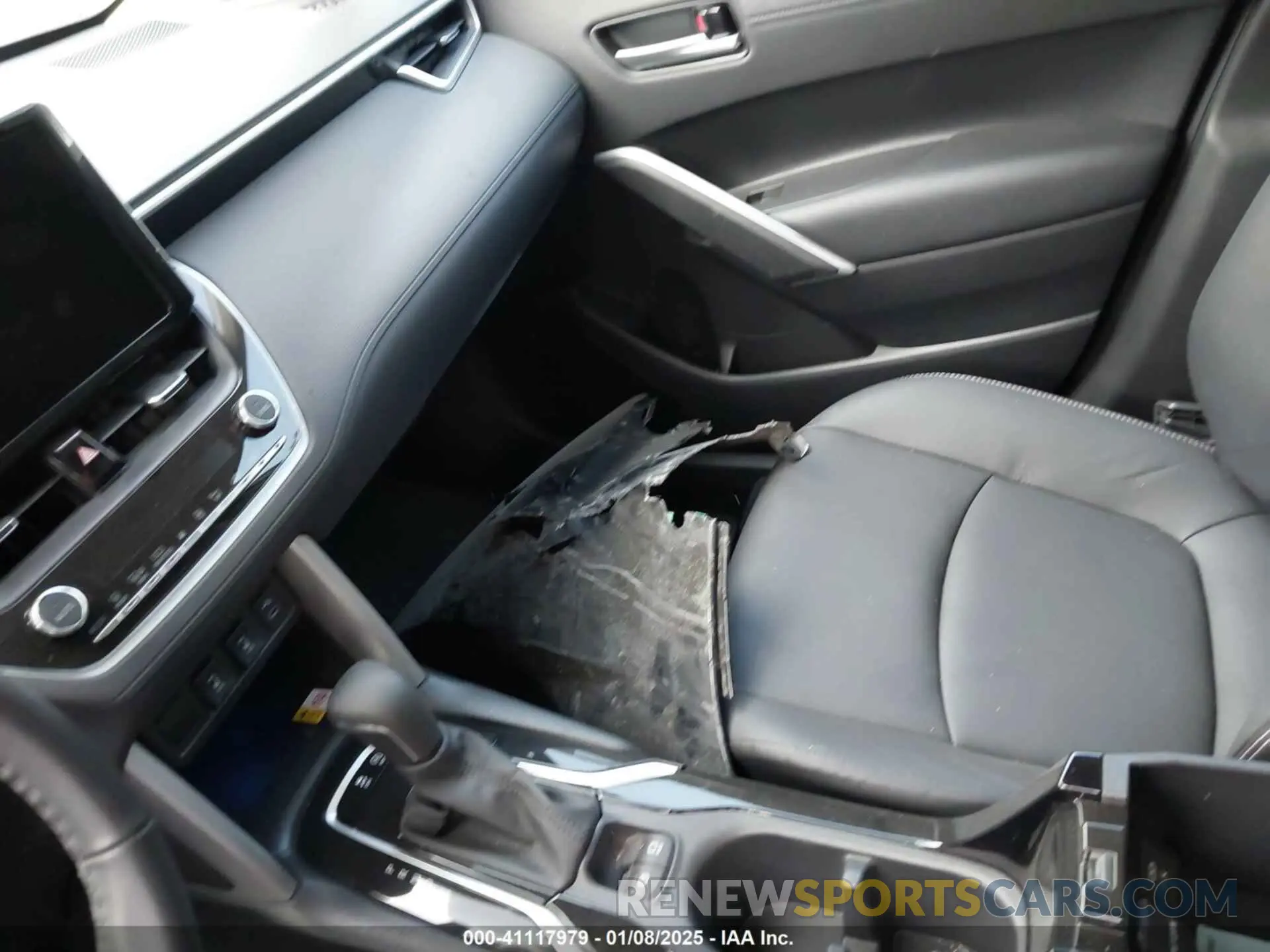 12 Photograph of a damaged car 7MUDAAAG5PV060742 TOYOTA COROLLA CROSS 2023